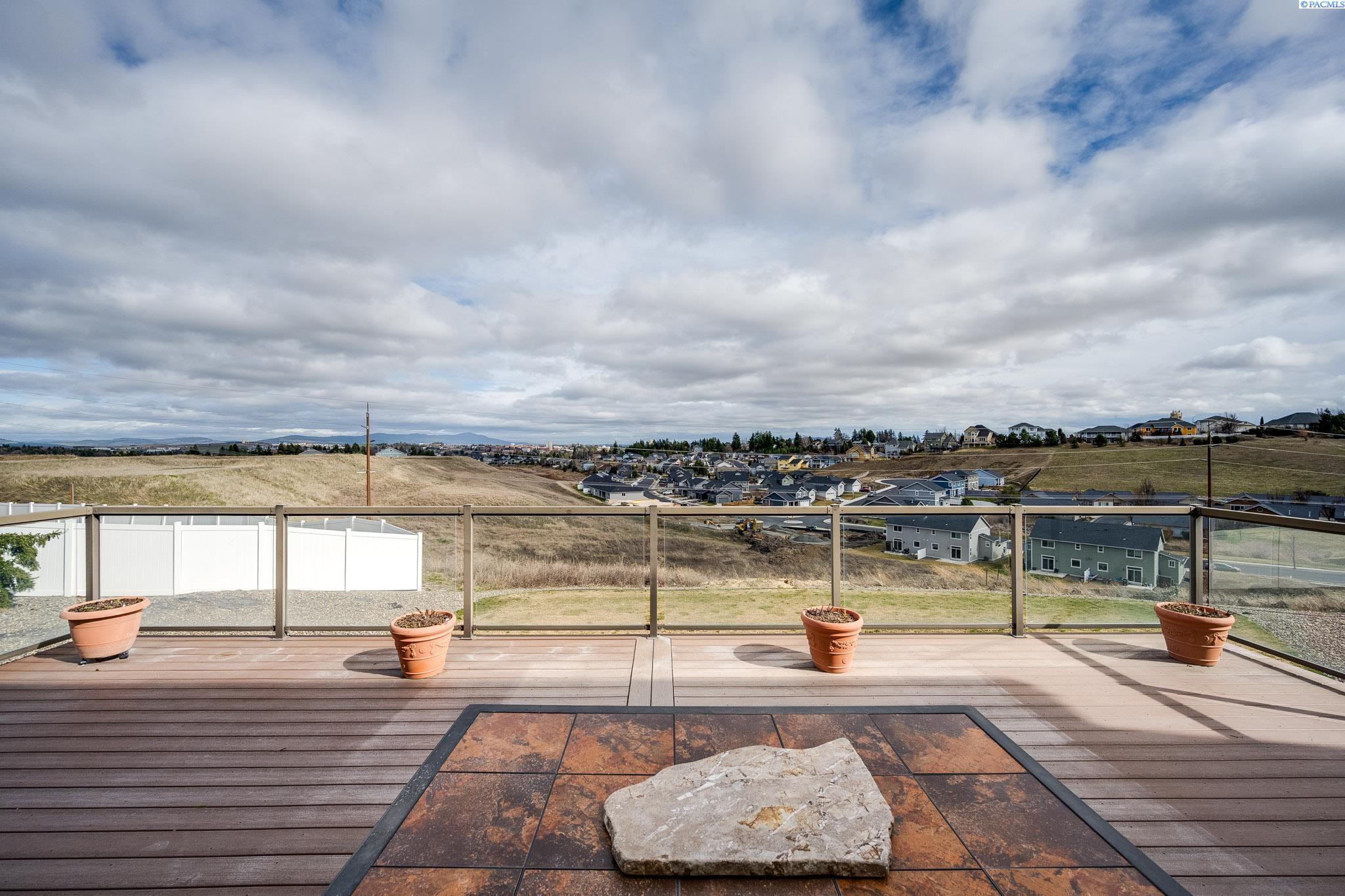 Photo 3 of Single family home for sale at 810 Sw Windy Point Ct, Pullman, WA 99163 | MLS# PAC291196 | Listing updated on 2026-09-27