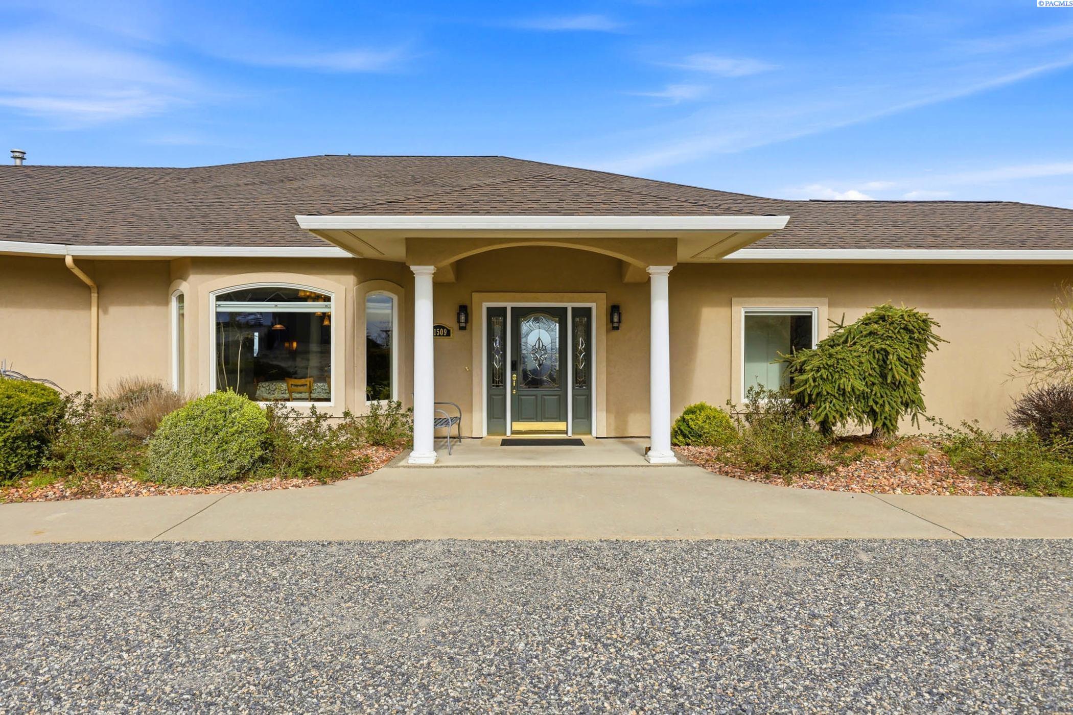 Photo 3 of Single family home for sale at 21509 S Davlor Pr SW, Prosser, WA 99350 | MLS# PAC291466 | Listing updated on 2026-09-25
