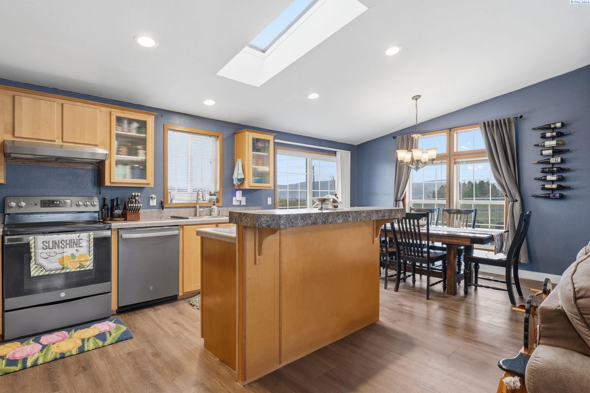 Photo 4 of Manufactured home for sale at 61610 N Whan Rd, Benton City, WA 99320 | MLS# PAC291798 | Listing updated on 2026-10-01