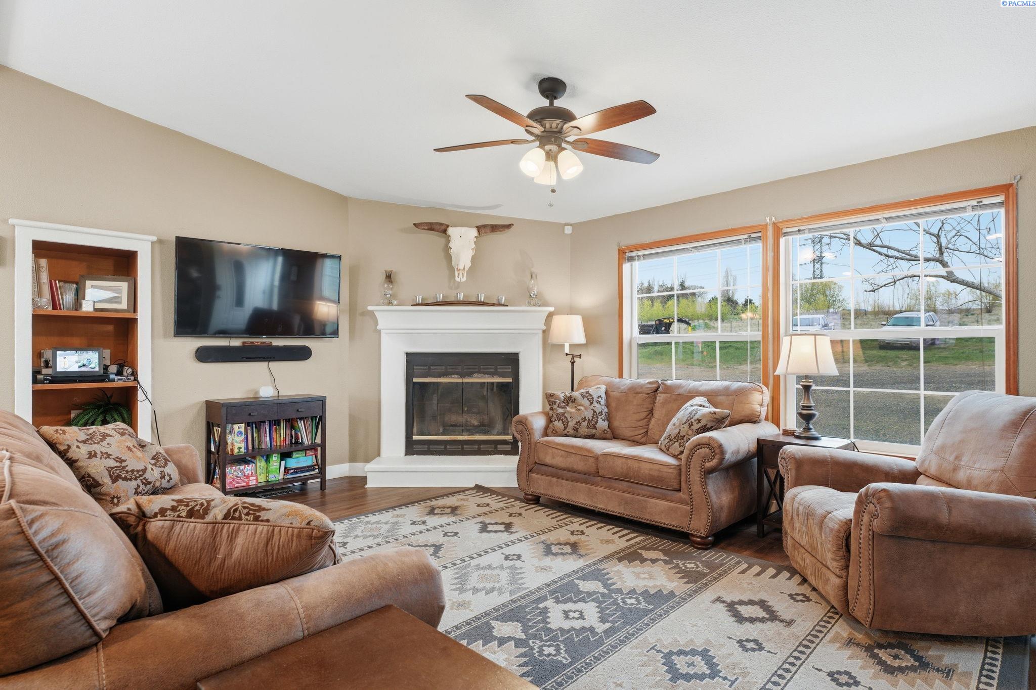 Photo 3 of Manufactured home for sale at 61610 N Whan Rd, Benton City, WA 99320 | MLS# PAC291798 | Listing updated on 2026-10-01