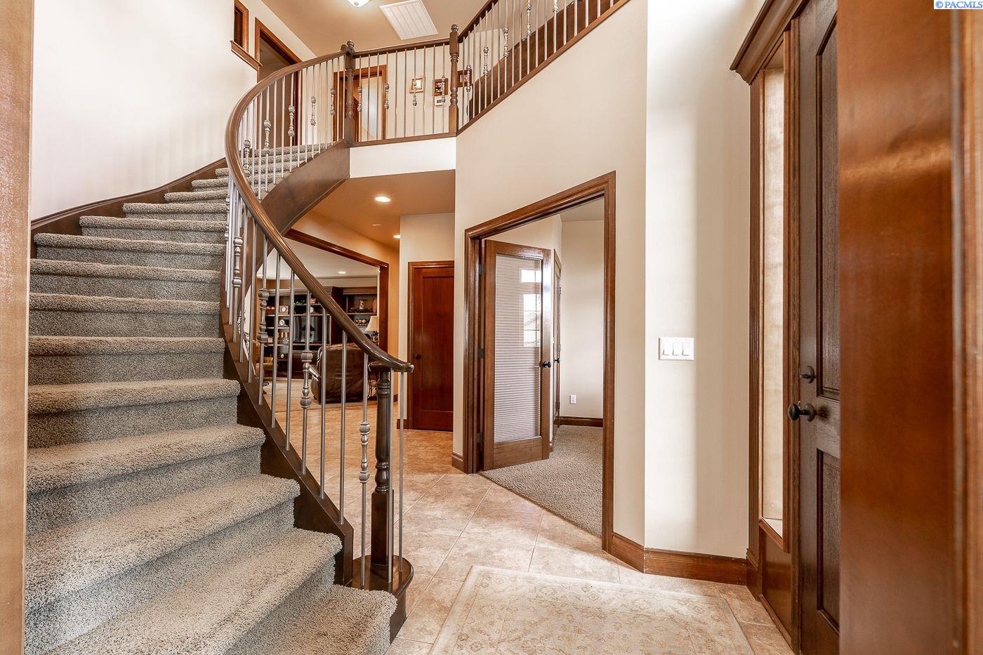 Photo 2 of Single family home for sale at 1633 Meadow Hills Dr, Richland, WA 99352 | MLS# PAC291812 | Listing updated on 2026-09-30