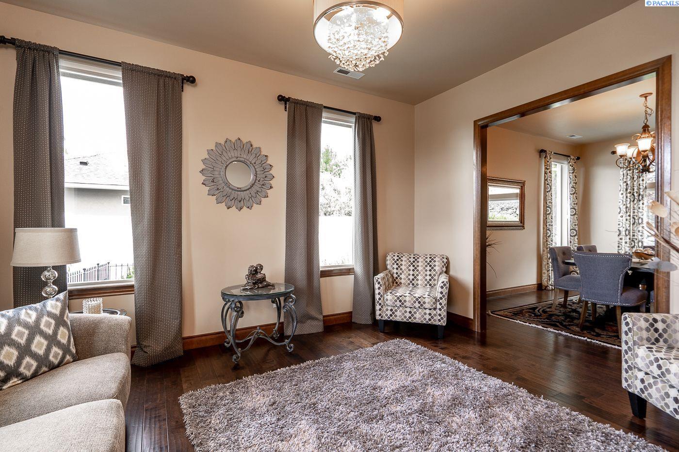 Photo 3 of Single family home for sale at 1633 Meadow Hills Dr, Richland, WA 99352 | MLS# PAC291812 | Listing updated on 2026-09-30