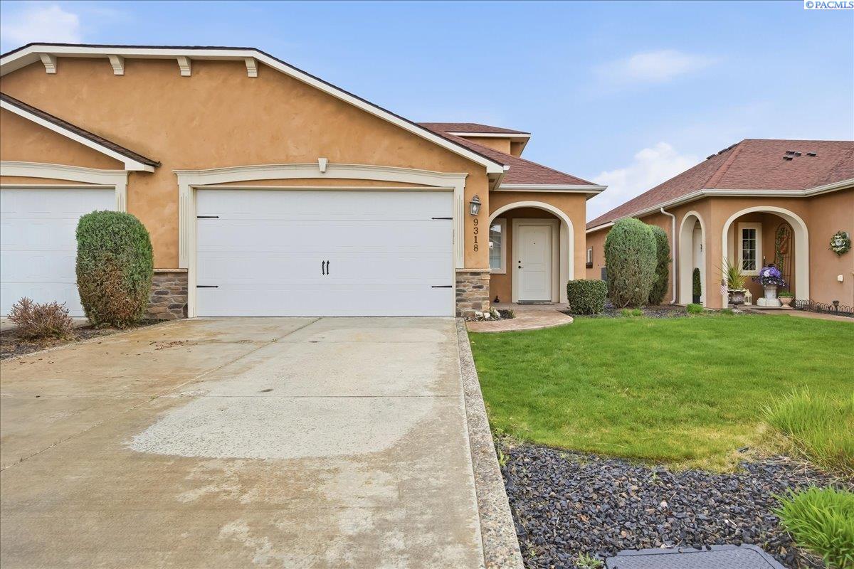 Photo 1 of Townhouse for sale at 9318 Majestia Ln, Pasco, WA 99301 | MLS# PAC291840 | Listing updated on 2026-06-29