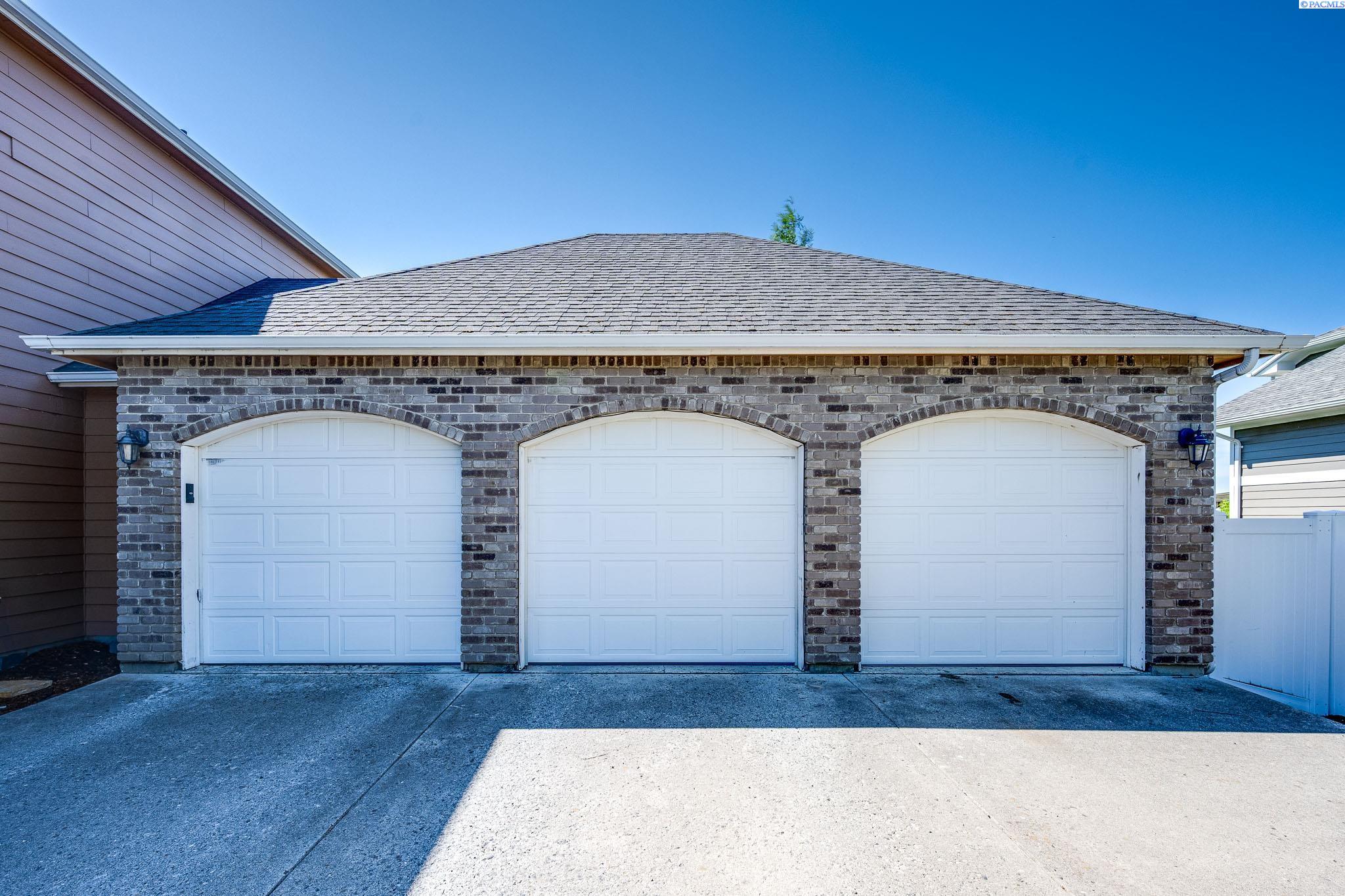 Photo 2 of Mansion for sale at 1105 Sw Meyer, Pullman, WA 99163 | MLS# PAC291899 | Listing updated on 2026-04-21