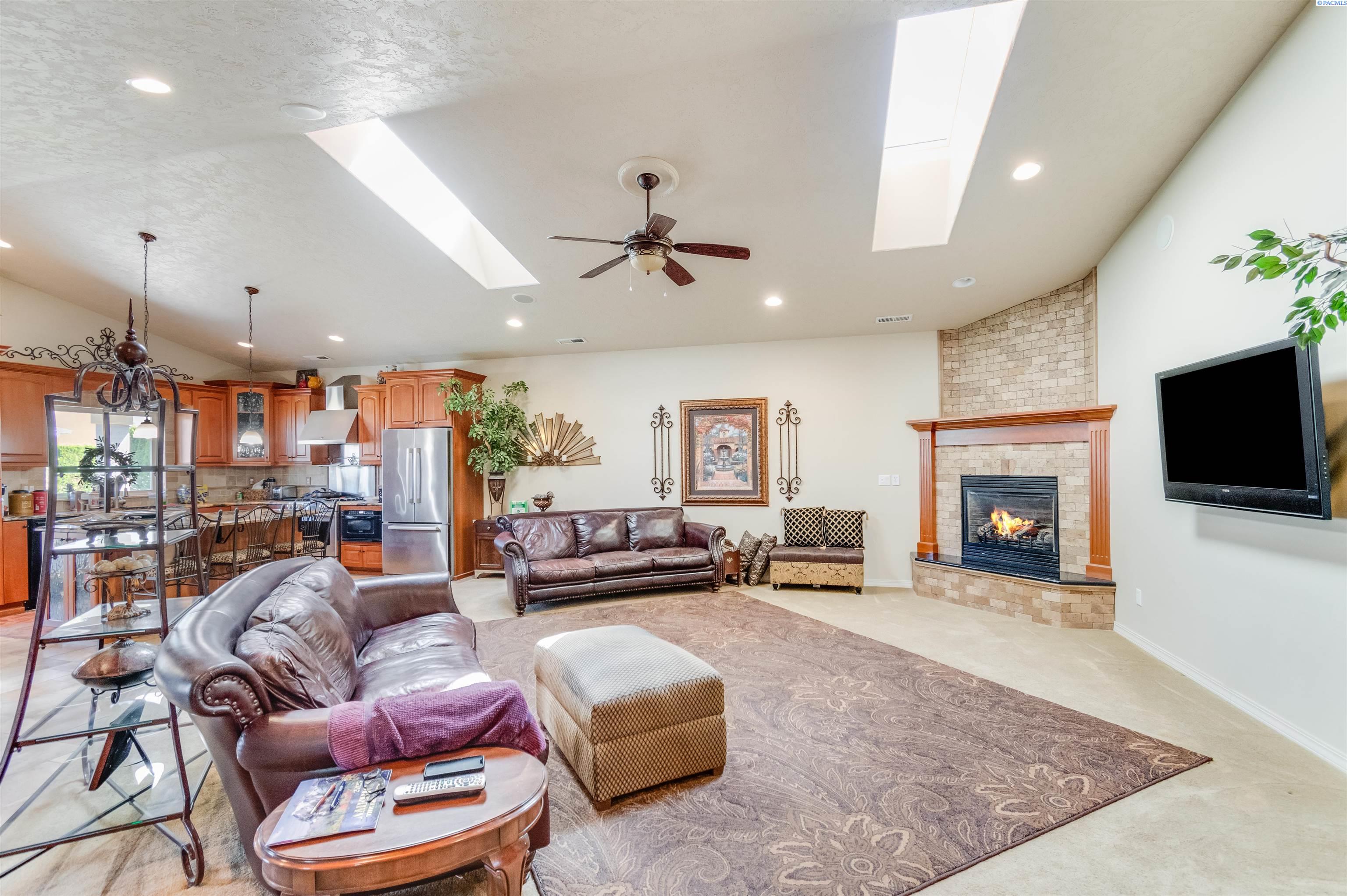 Photo 4 of Sale Pending at 107 Windsor Ln, Pasco, WA 99301 | MLS# PAC292063 | Listing updated on 2026-10-08