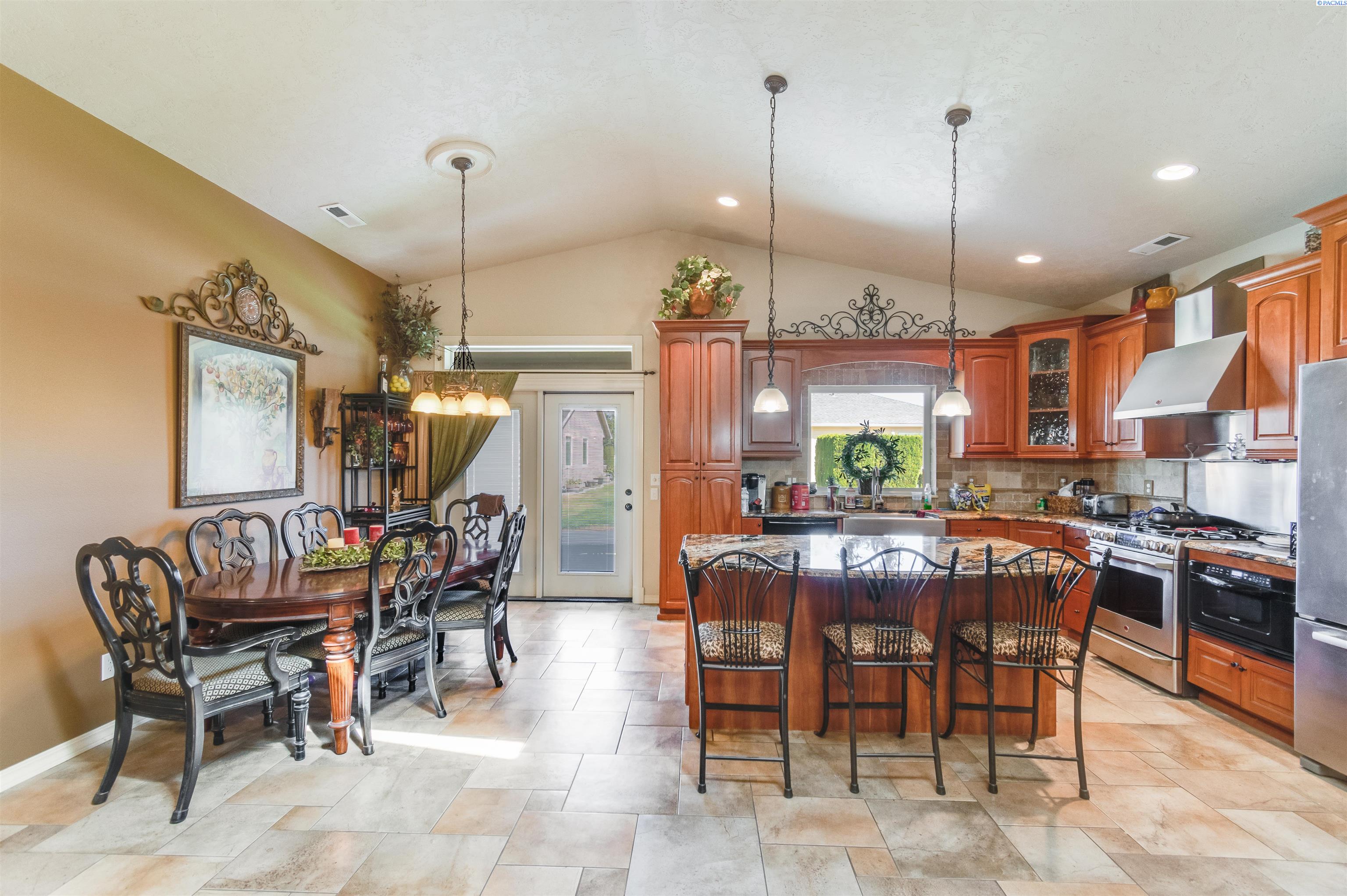 Photo 3 of Sale Pending at 107 Windsor Ln, Pasco, WA 99301 | MLS# PAC292063 | Listing updated on 2026-10-08