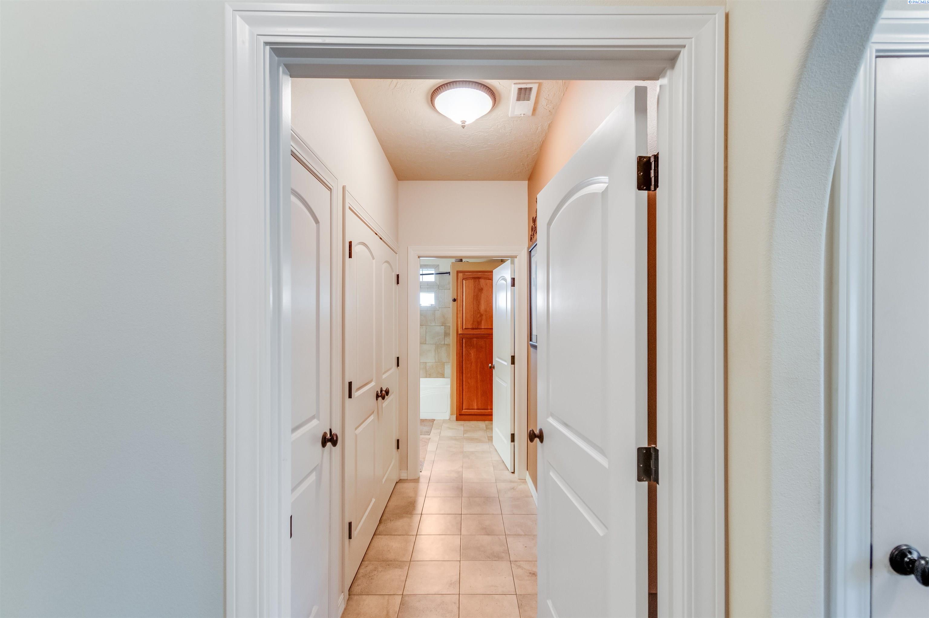 Photo 3 of Sale Pending at 107 Windsor Ln, Pasco, WA 99301 | MLS# PAC292063 | Listing updated on 2026-10-08