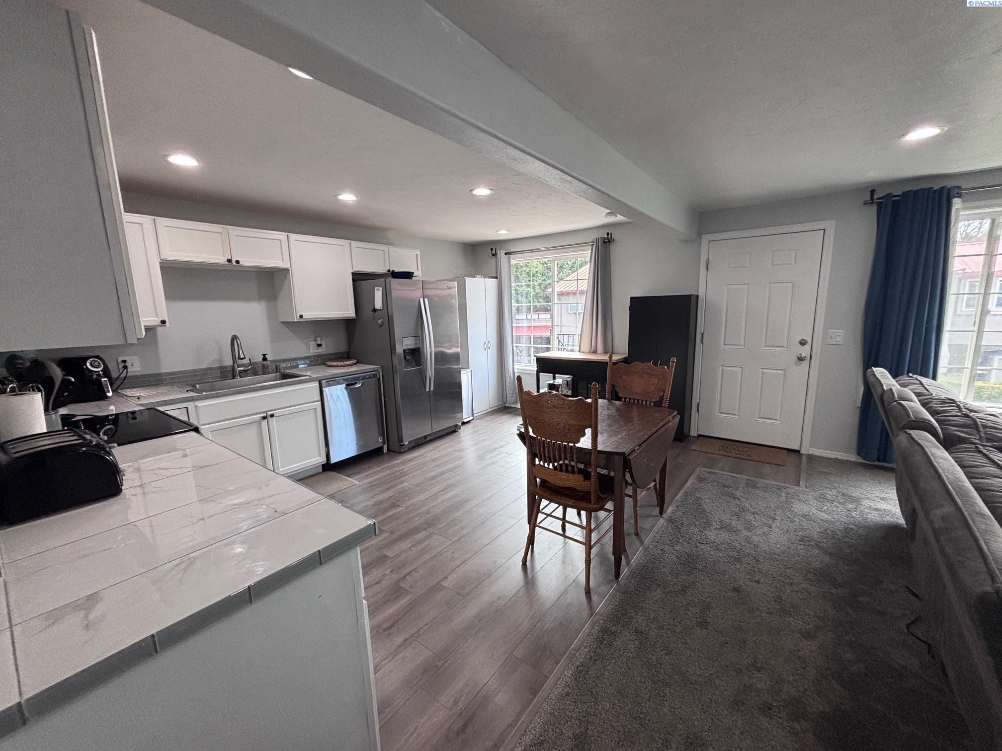 Photo 3 of Condo for sale at 526 S 40th Ave #d 210, West Richland, WA 99353 | MLS# PAC292159 | Listing updated on 2026-09-15