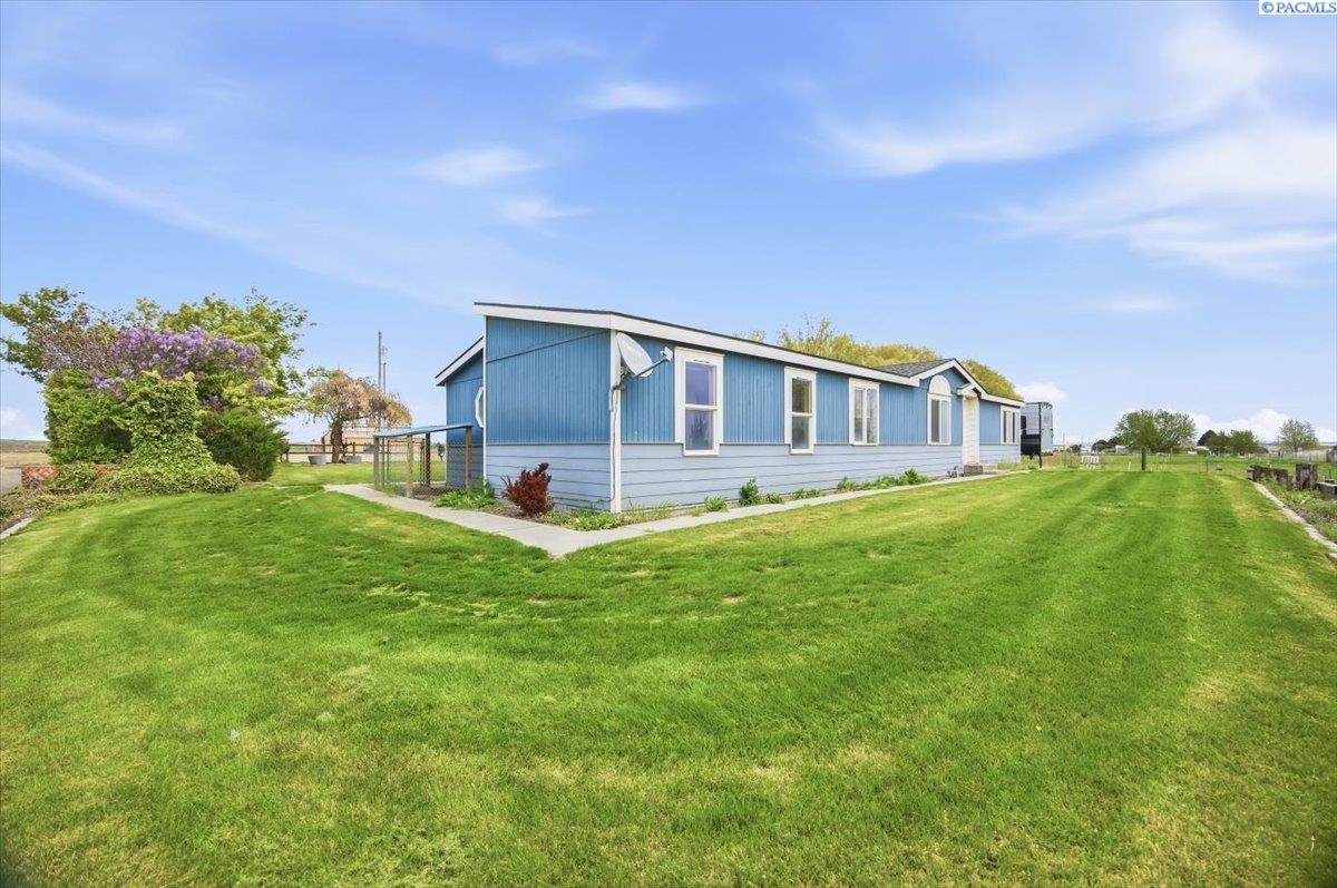 Manufactured home for sale at 201 Clover Ln, Pasco, WA 99301 | MLS# PAC292179