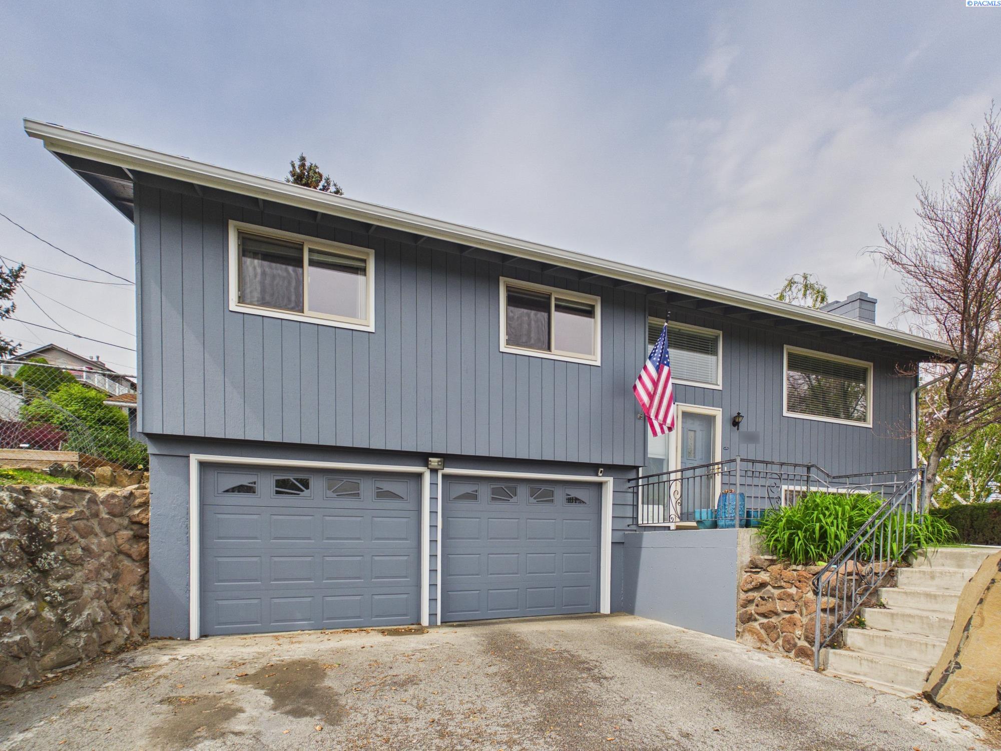 Photo 2 of Single family home for sale at 106 N 12th Street, Selah, WA 98942 | MLS# PAC292254 | Listing updated on 2026-09-22