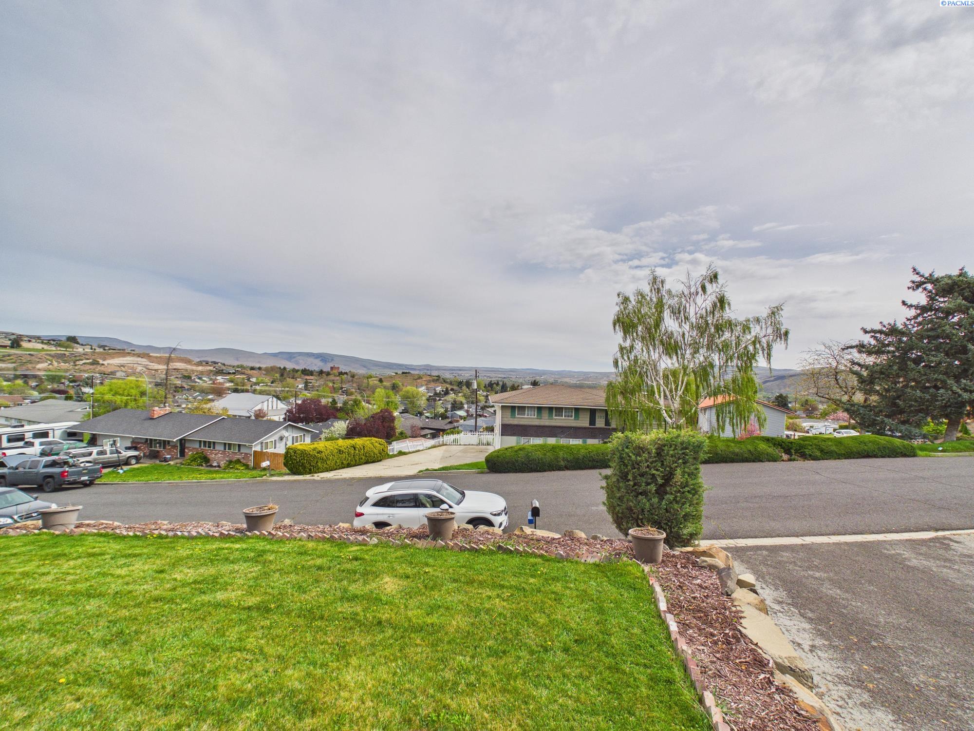 Photo 3 of Single family home for sale at 106 N 12th Street, Selah, WA 98942 | MLS# PAC292254 | Listing updated on 2026-09-22