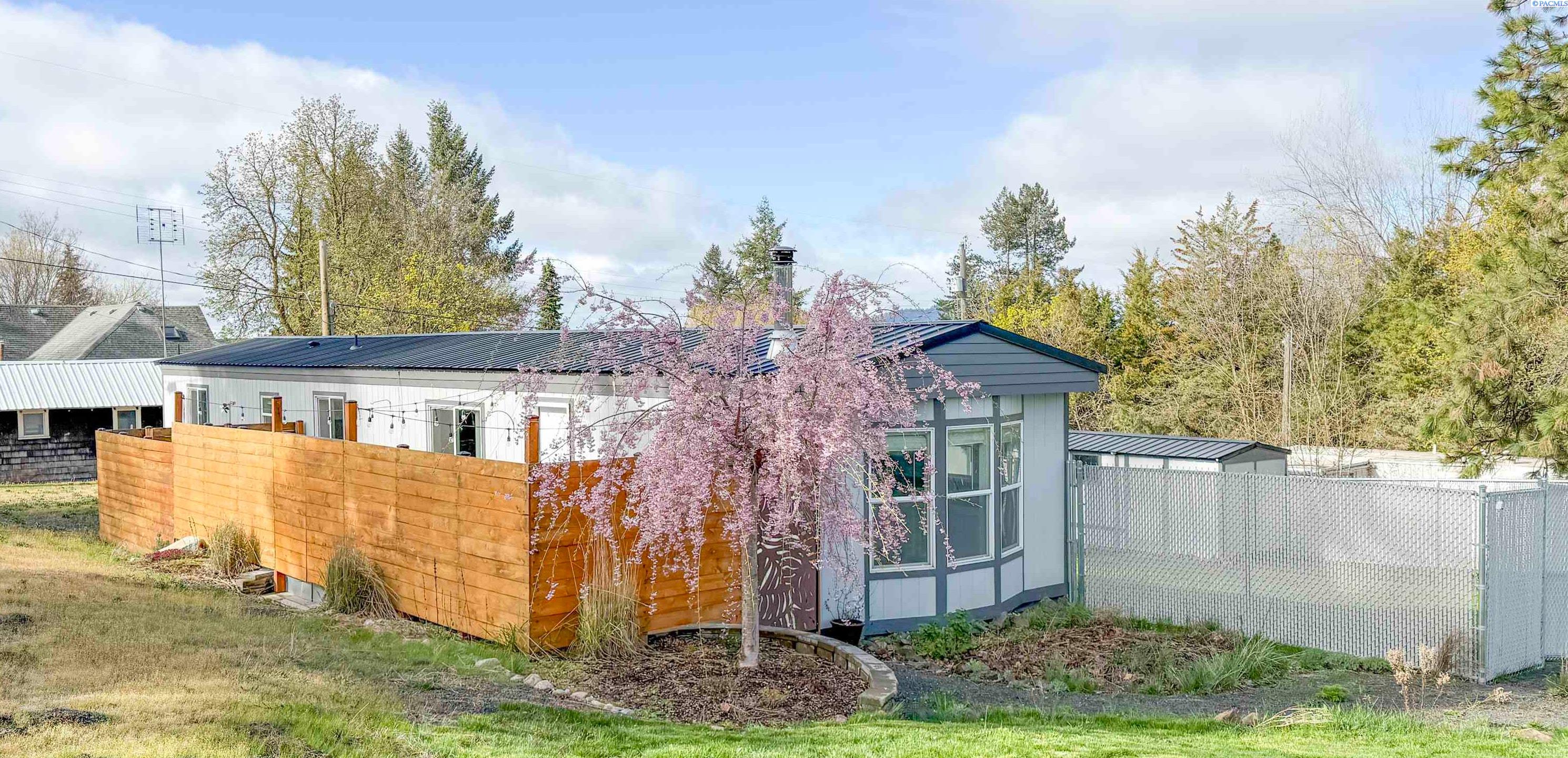 Photo 1 of Manufactured home for sale at 245 E Houghton St, Palouse, WA 99161 | MLS# PAC292257 | Listing updated on 2026-09-23