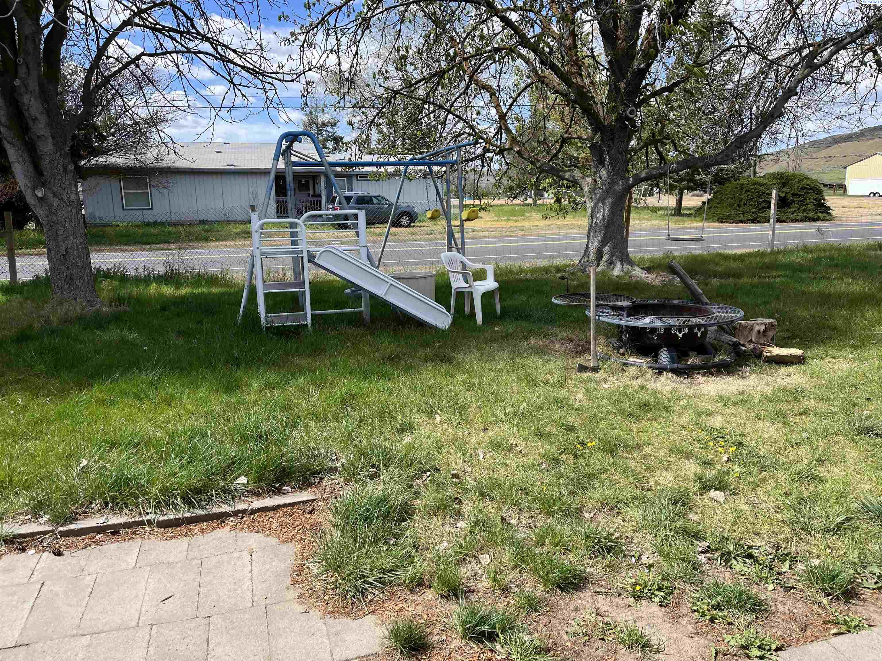 Photo 3 of Single family home for sale at 120 N Violet Ave, Kahlotus, WA 99335 | MLS# PAC292289 | Listing updated on 2026-04-22