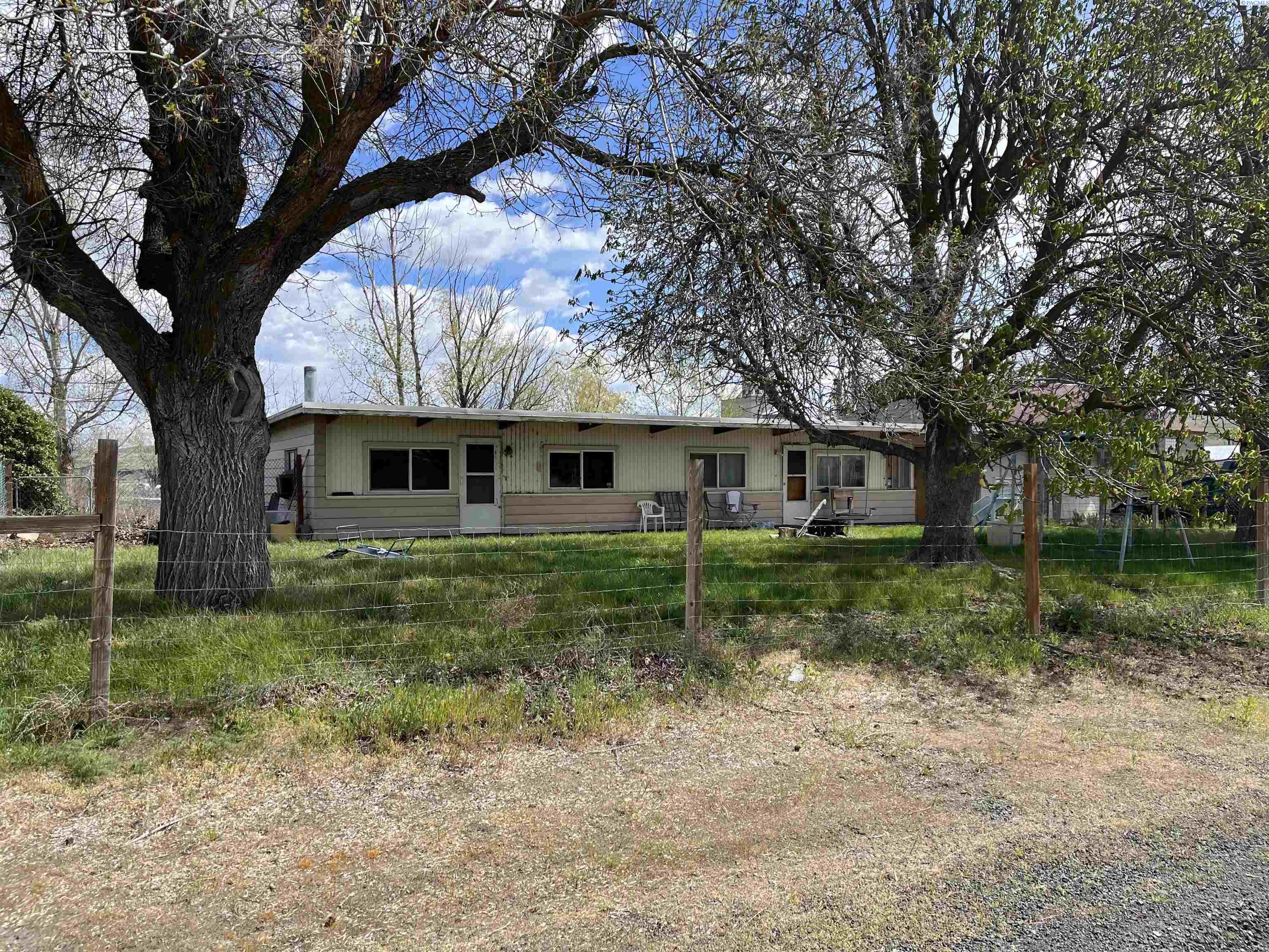 Photo 1 of Single family home for sale at 120 N Violet Ave, Kahlotus, WA 99335 | MLS# PAC292289 | Listing updated on 2026-04-22