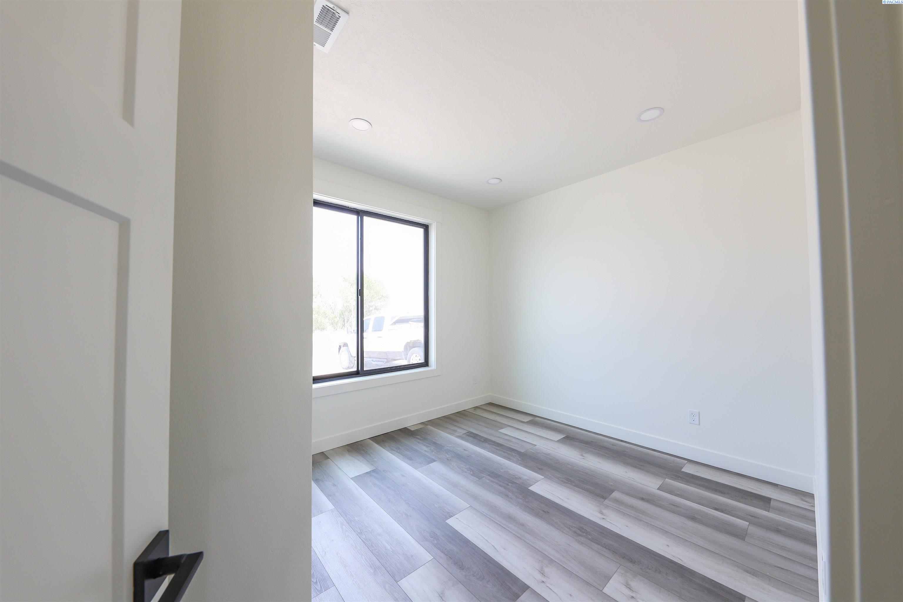 Photo 3 of Single family home for sale at 4114 S Kingwood St, Kennewick, WA 99337 | MLS# PAC292363 | Listing updated on 2026-10-07