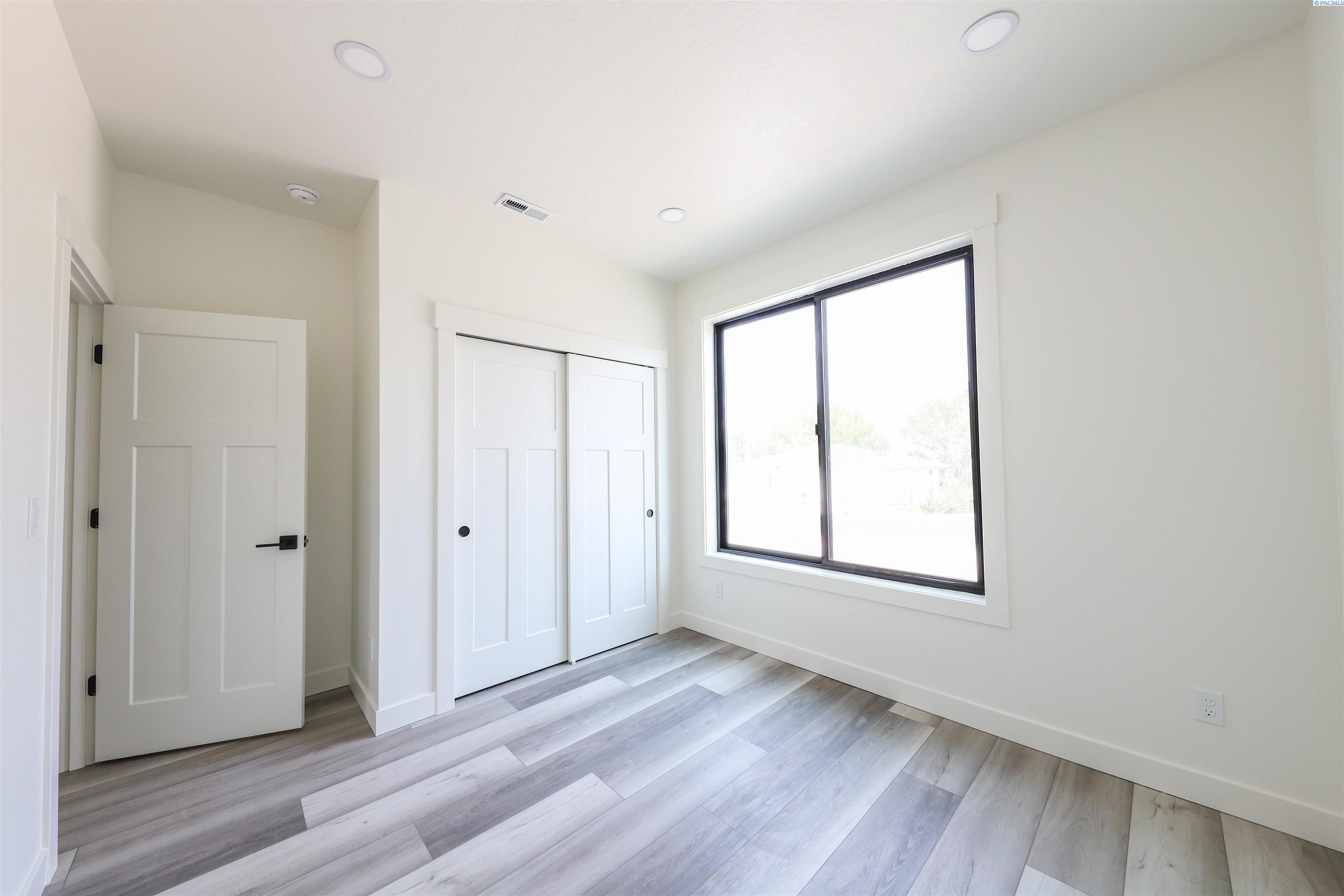 Photo 4 of Single family home for sale at 4114 S Kingwood St, Kennewick, WA 99337 | MLS# PAC292363 | Listing updated on 2026-10-07