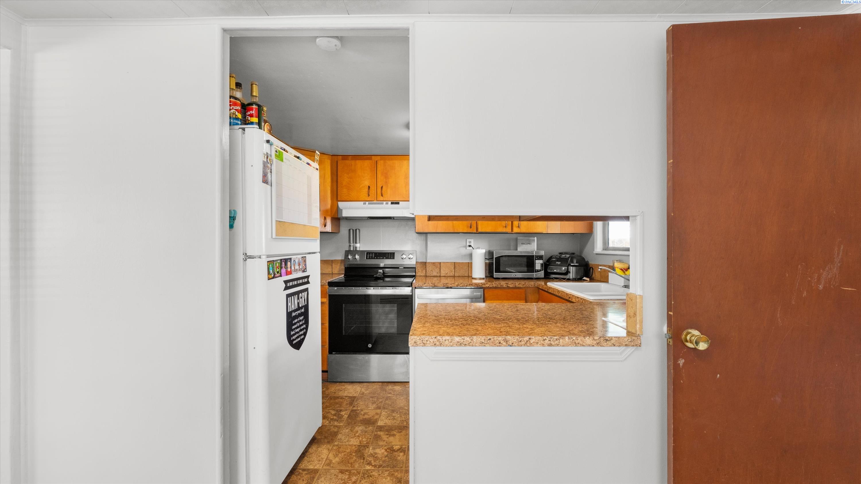 Photo 4 of Single family home for sale at 932 Sanford Ave, Richland, WA 99352 | MLS# PAC292442 | Listing updated on 2026-10-02