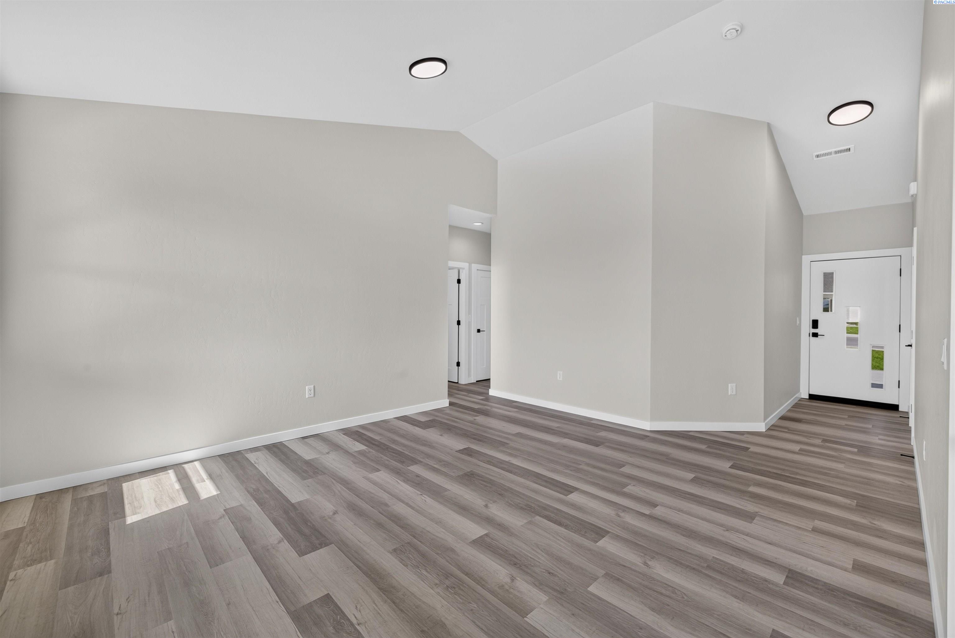 Photo 3 of Single family home for sale at 100 Olivera St, Grandview, WA 98930 | MLS# PAC292603 | Listing updated on 2026-09-17