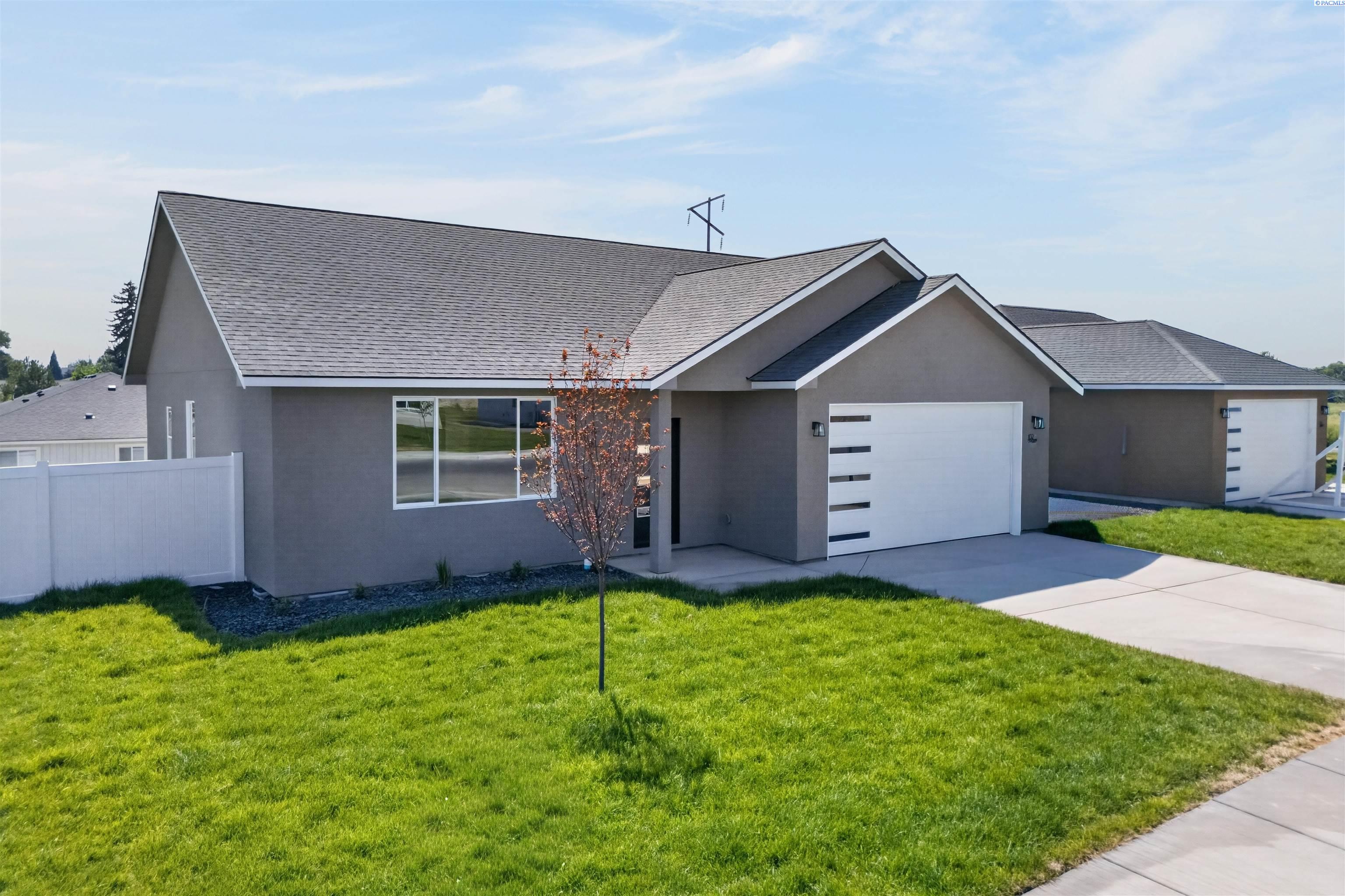Photo 2 of Single family home for sale at 102 Olivera St, Grandview, WA 98930 | MLS# PAC292693 | Listing updated on 2026-09-17