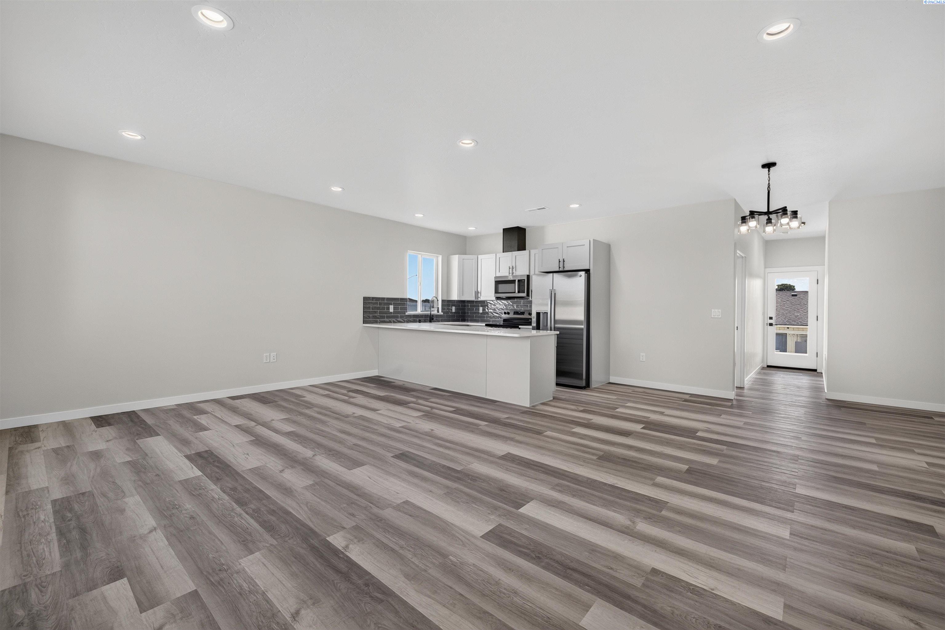 Photo 3 of Single family home for sale at 102 Olivera St, Grandview, WA 98930 | MLS# PAC292693 | Listing updated on 2026-09-17