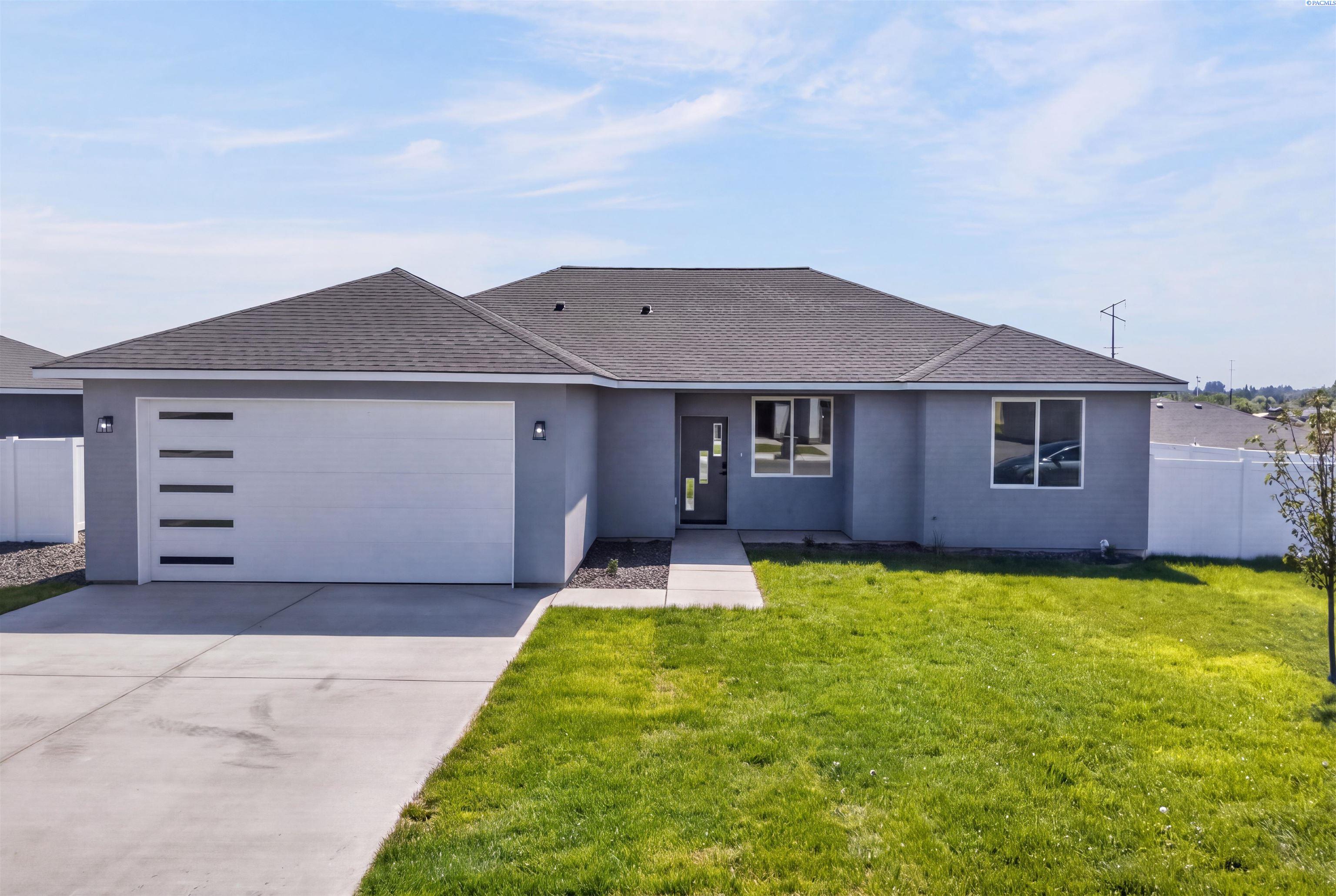 Photo 1 of Single family home for sale at 104 Olivera St, Grandview, WA 98930 | MLS# PAC292694 | Listing updated on 2026-09-17