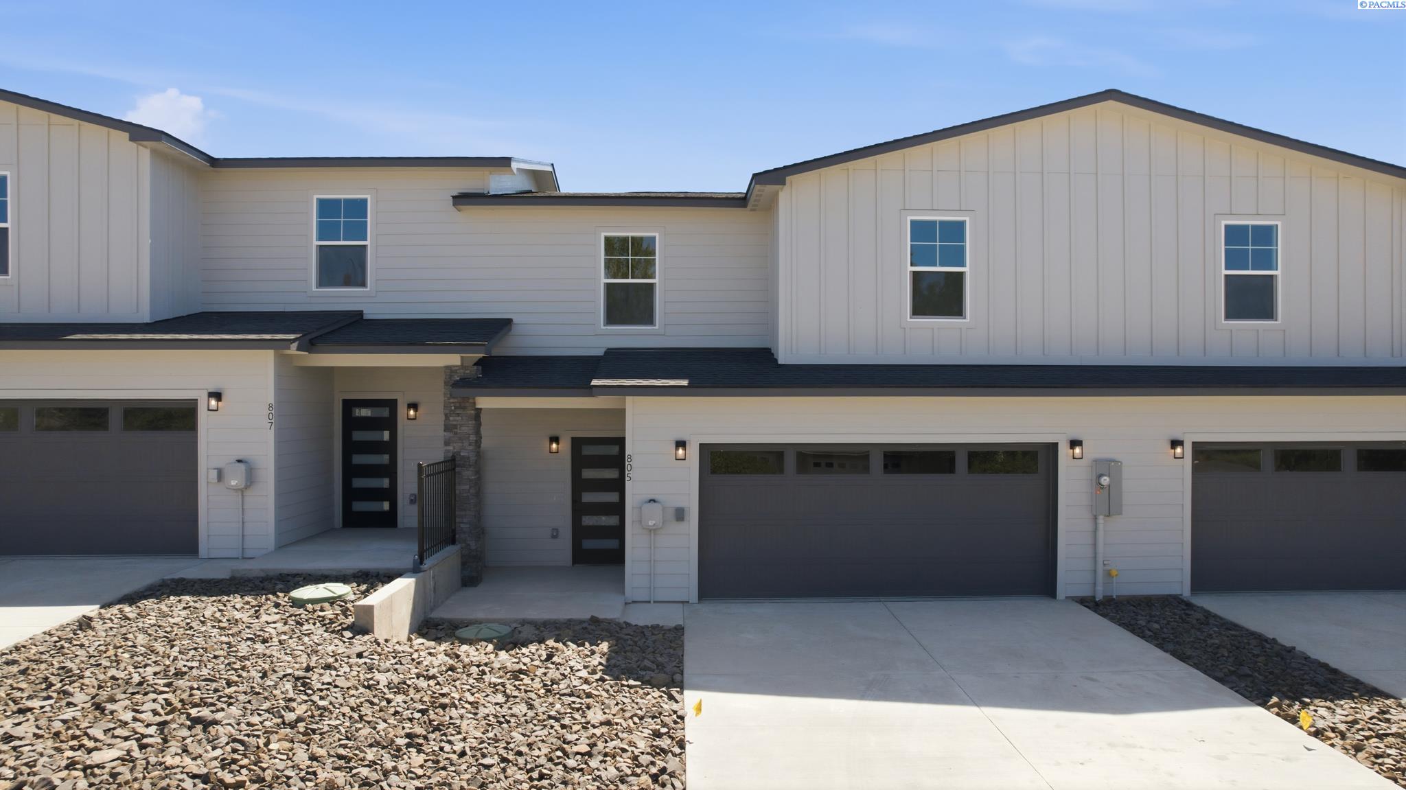 Photo 3 of Townhouse for sale at 805 Fountain Blvd, Zillah, WA 98953 | MLS# PAC292715 | Listing updated on 2026-08-23