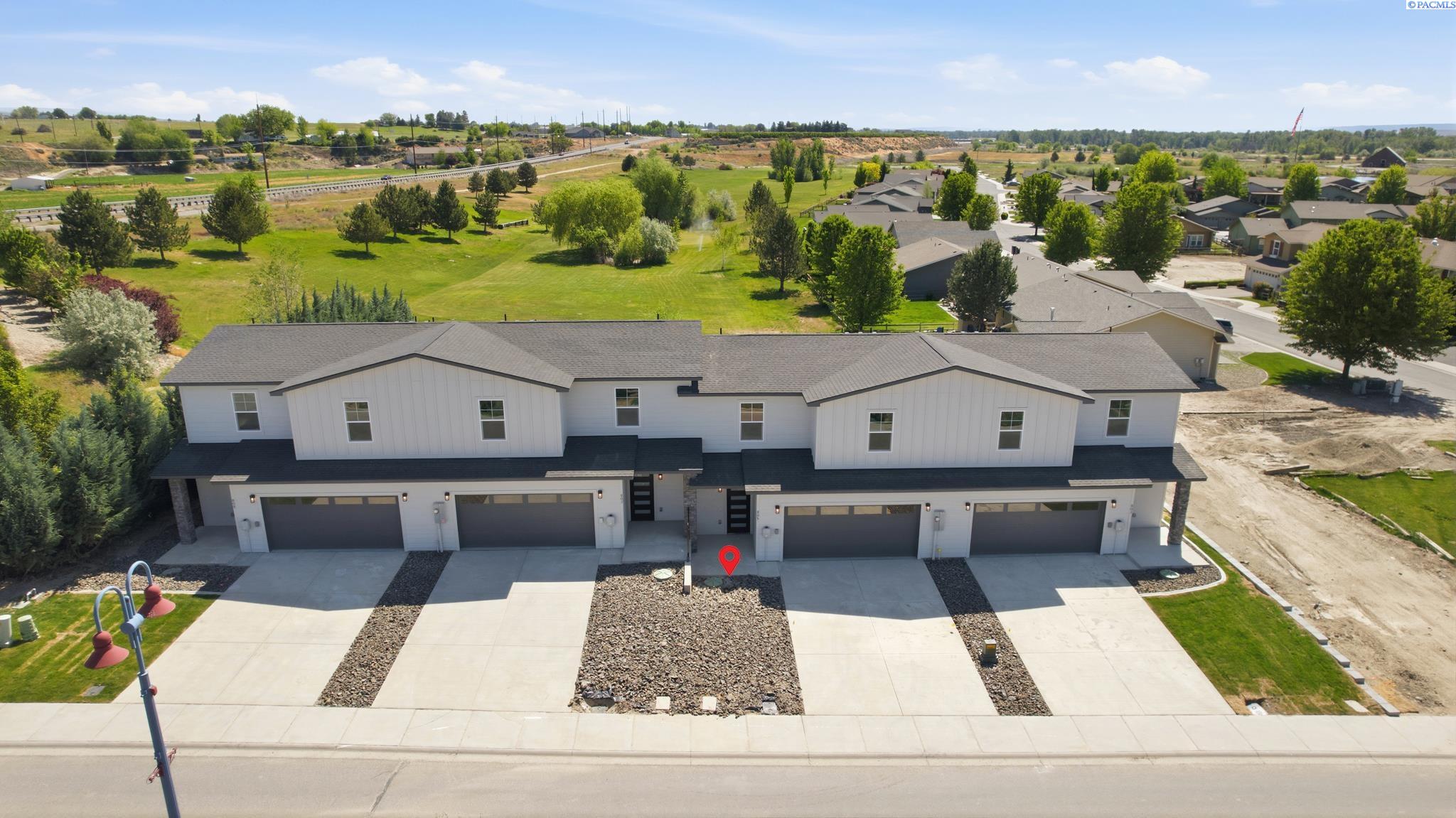Photo 4 of Townhouse for sale at 805 Fountain Blvd, Zillah, WA 98953 | MLS# PAC292715 | Listing updated on 2026-08-23