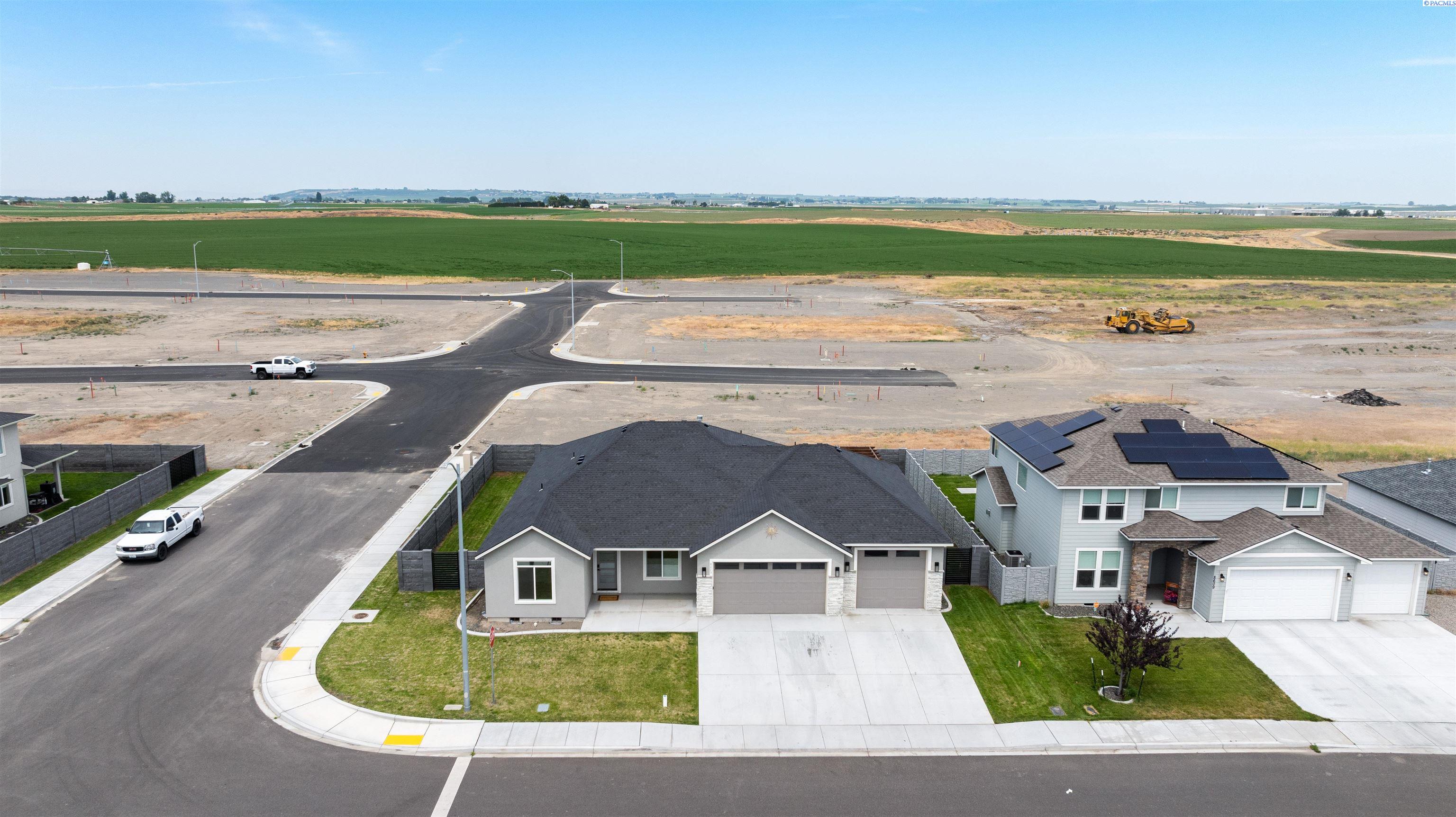 Photo 2 of Single family home for sale at 8613 Dusty Maiden Dr, Pasco, WA 99301 | MLS# PAC292796 | Listing updated on 2026-08-26