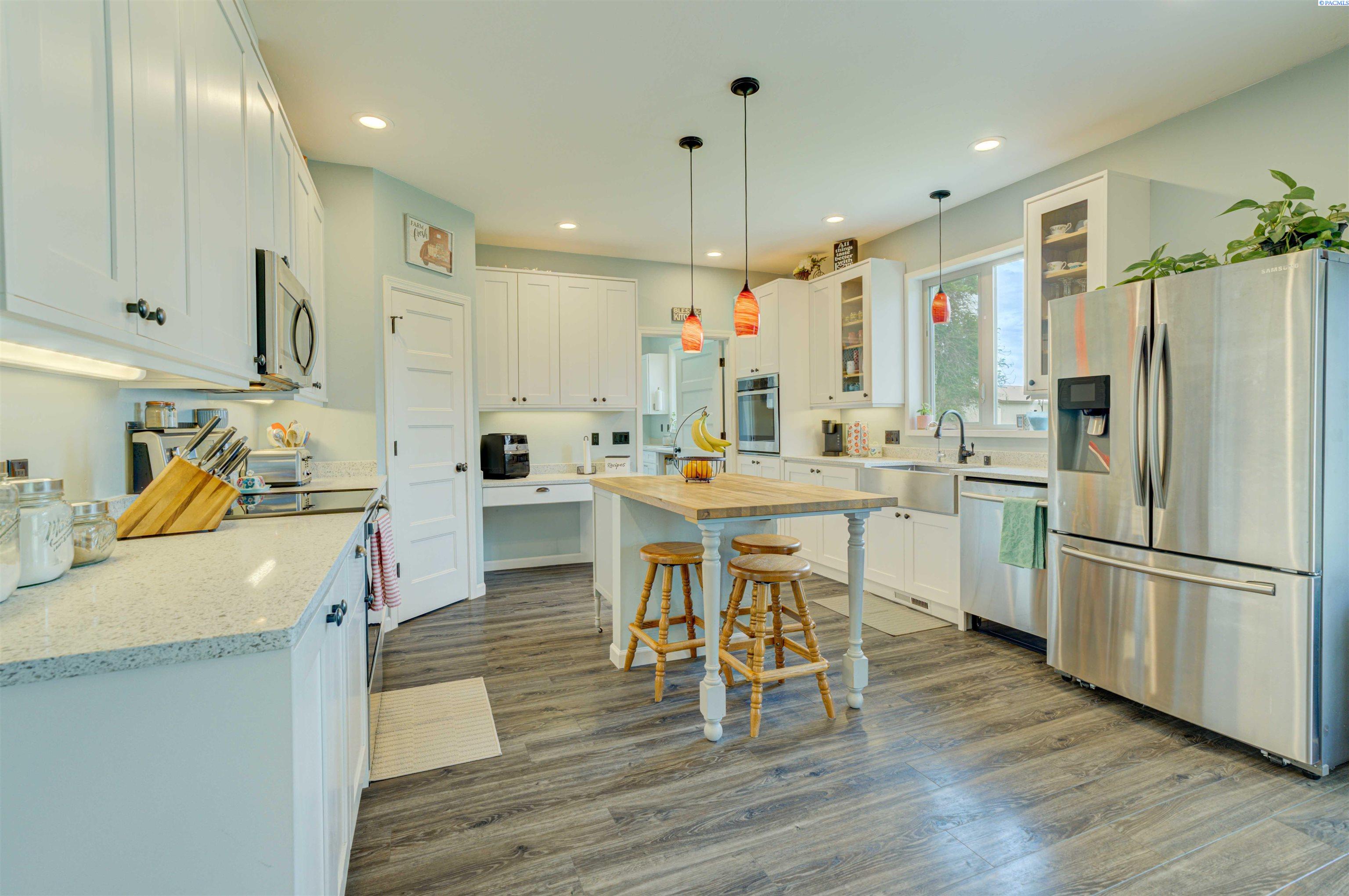 Photo 4 of Single family home for sale at 573 E Sunset Dr, Burbank, WA 99323 | MLS# PAC292987 | Listing updated on 2026-10-02
