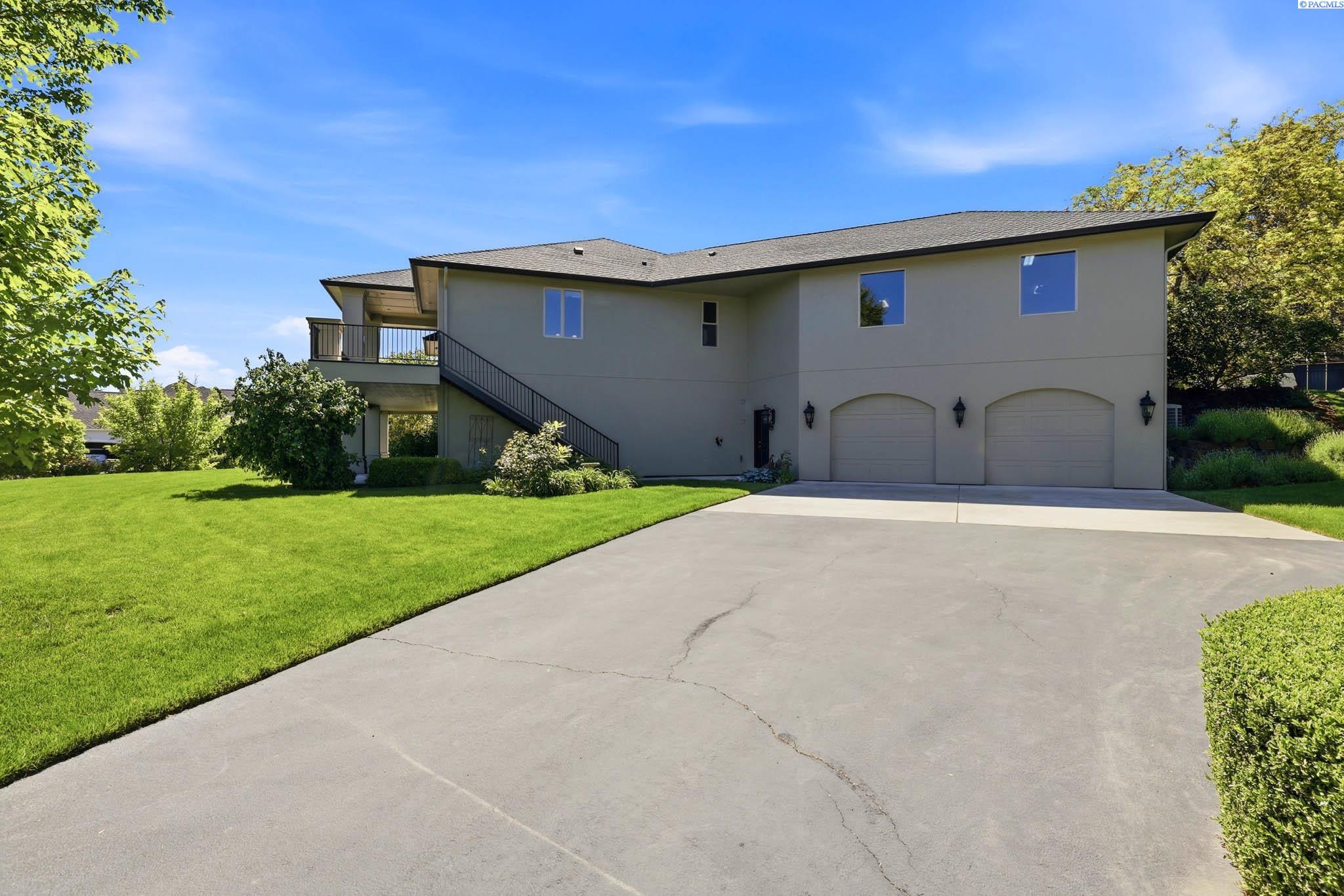 Photo 3 of Single family home for sale at 1021 Country Ct, Richland, WA 99352 | MLS# PAC293008 | Listing updated on 2026-10-01