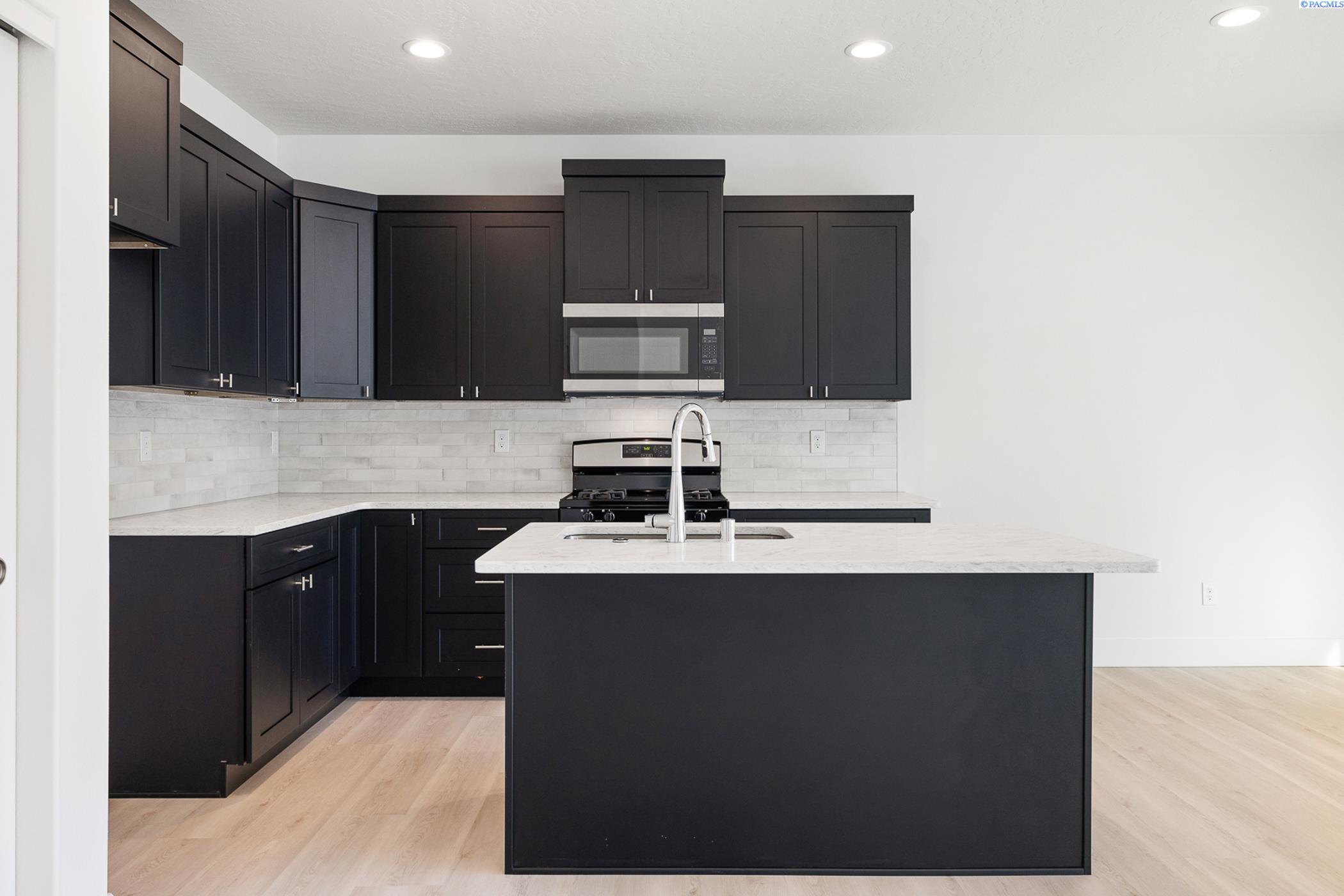 Multi family home for sale at 1162 S Underwood Pl, Kennewick, WA 99337 | MLS# PAC293049
