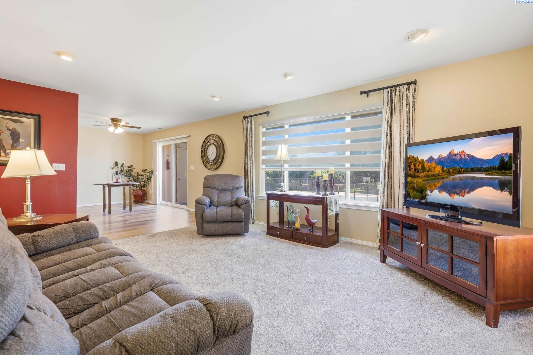 Condo for sale at 3121 W Hood Ave, Kennewick, WA 99336 | MLS# PAC293072