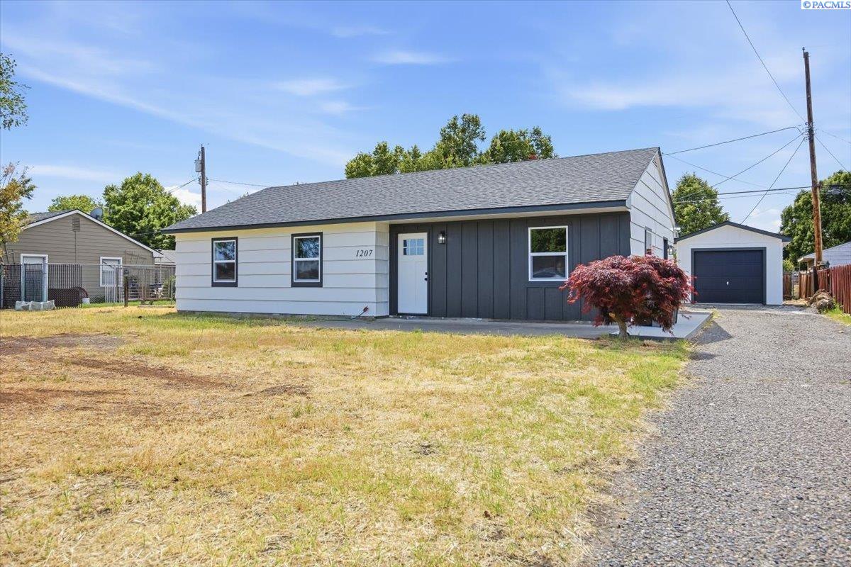 Photo 1 of Single family home for sale at 1207 Acacia Ave, Richland, WA 99354 | MLS# PAC293142 | Listing updated on 2026-10-09