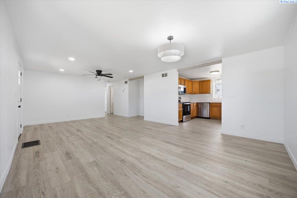 Photo 3 of Single family home for sale at 1207 Acacia Ave, Richland, WA 99354 | MLS# PAC293142 | Listing updated on 2026-10-09