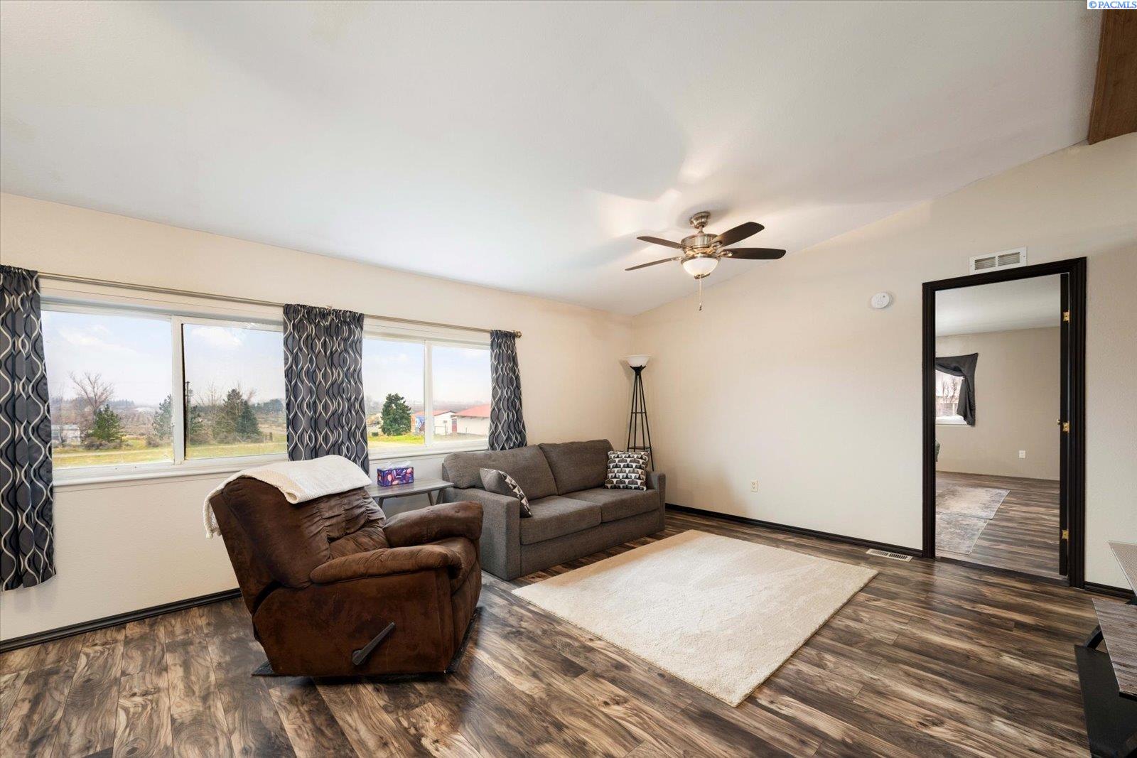 Photo 2 of Manufactured home for sale at 27404 E Ambassador Pr Ne, Benton City, WA 99320 | MLS# PAC293167 | Listing updated on 2026-08-02