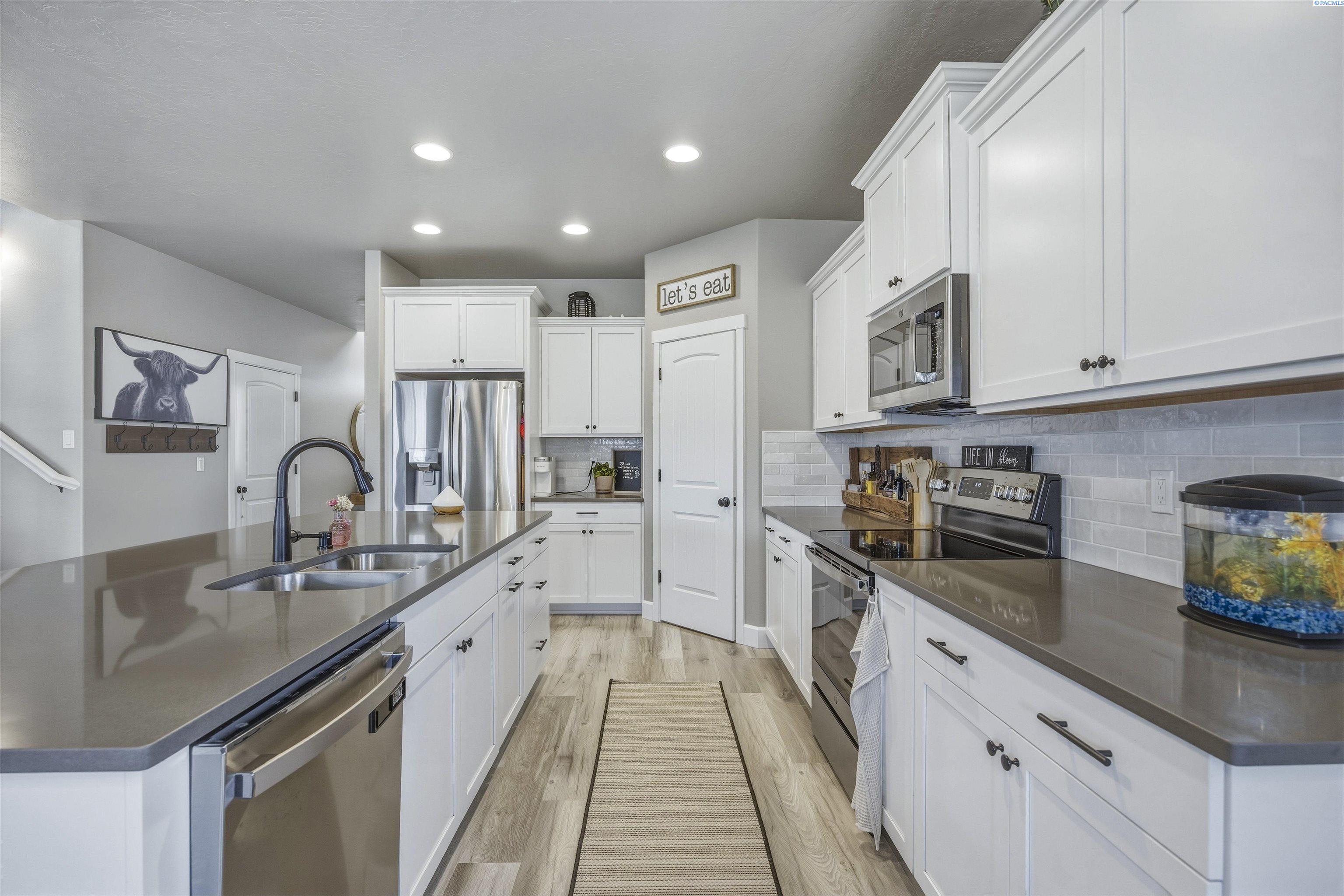 Photo 3 of Single family home for sale at 7037 W 35th Avenue, Kennewick, WA 99338 | MLS# PAC293185 | Listing updated on 2026-10-08