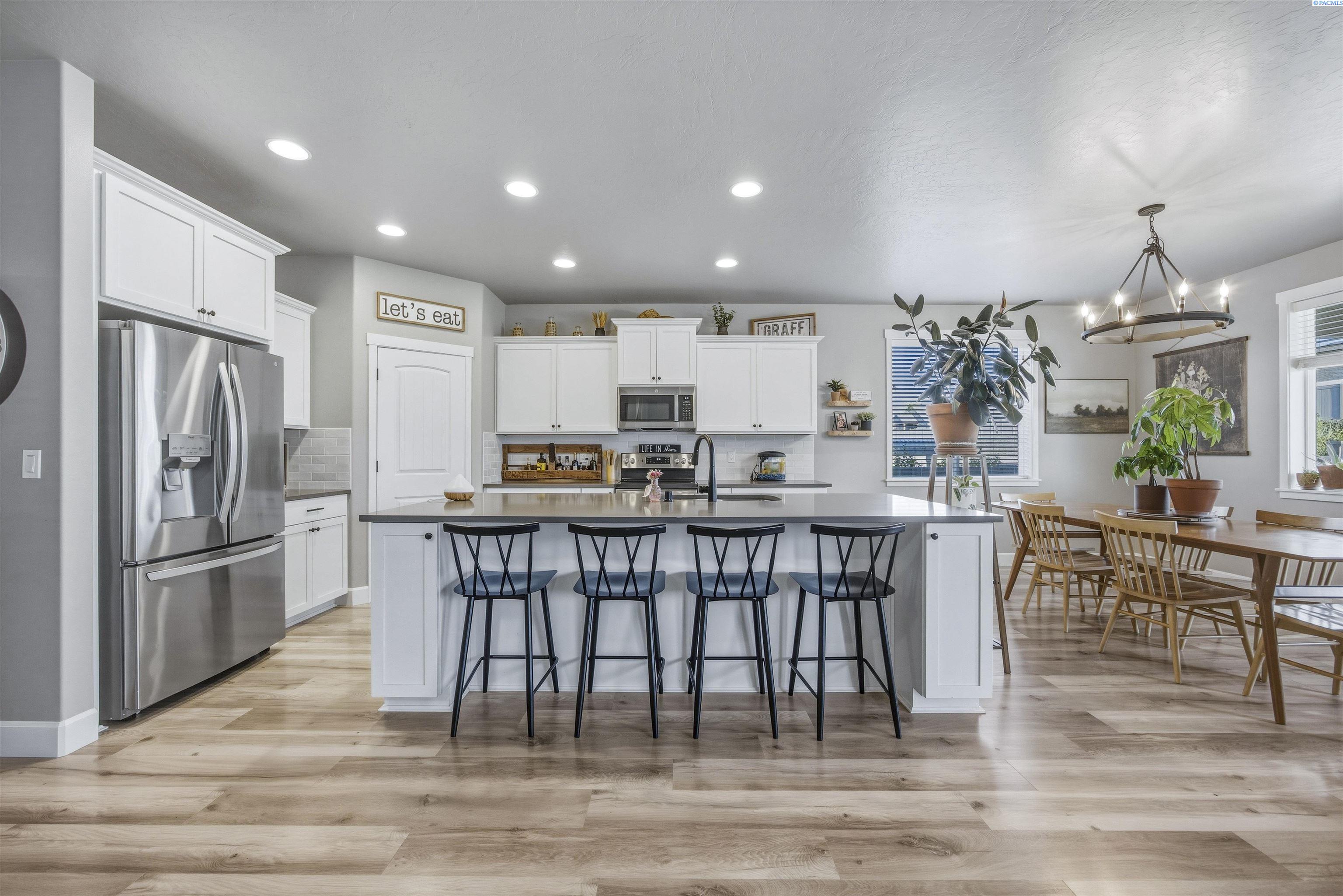 Photo 3 of Single family home for sale at 7037 W 35th Avenue, Kennewick, WA 99338 | MLS# PAC293185 | Listing updated on 2026-10-08