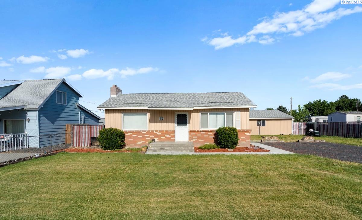 Photo 1 of Single family home for sale at 494 S 38th Avenue, West Richland, WA 99353 | MLS# PAC293186 | Listing updated on 2026-10-07
