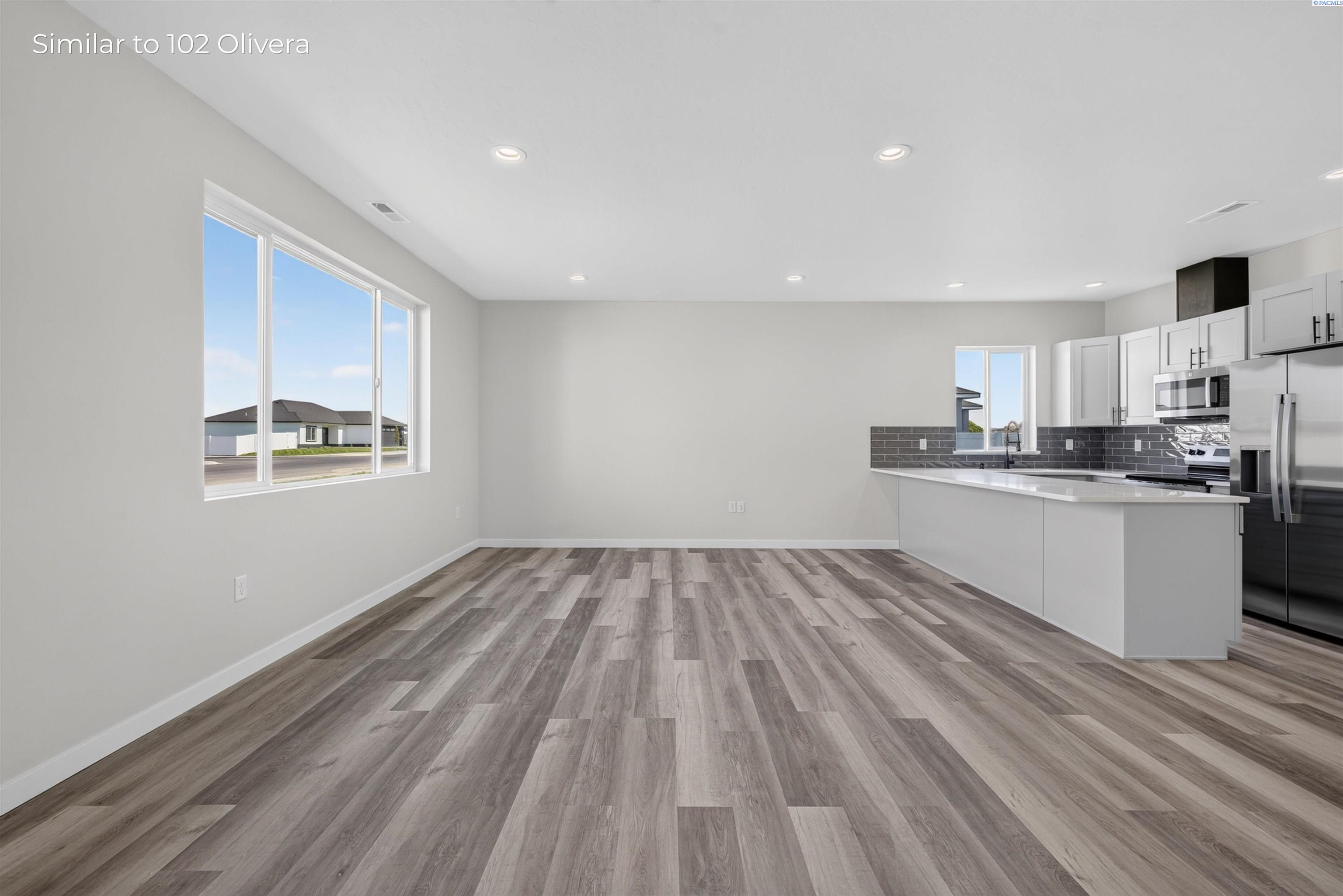 Photo 4 of Single family home for sale at 300 Olivera St, Grandview, WA 98930 | MLS# PAC293199 | Listing updated on 2026-08-27