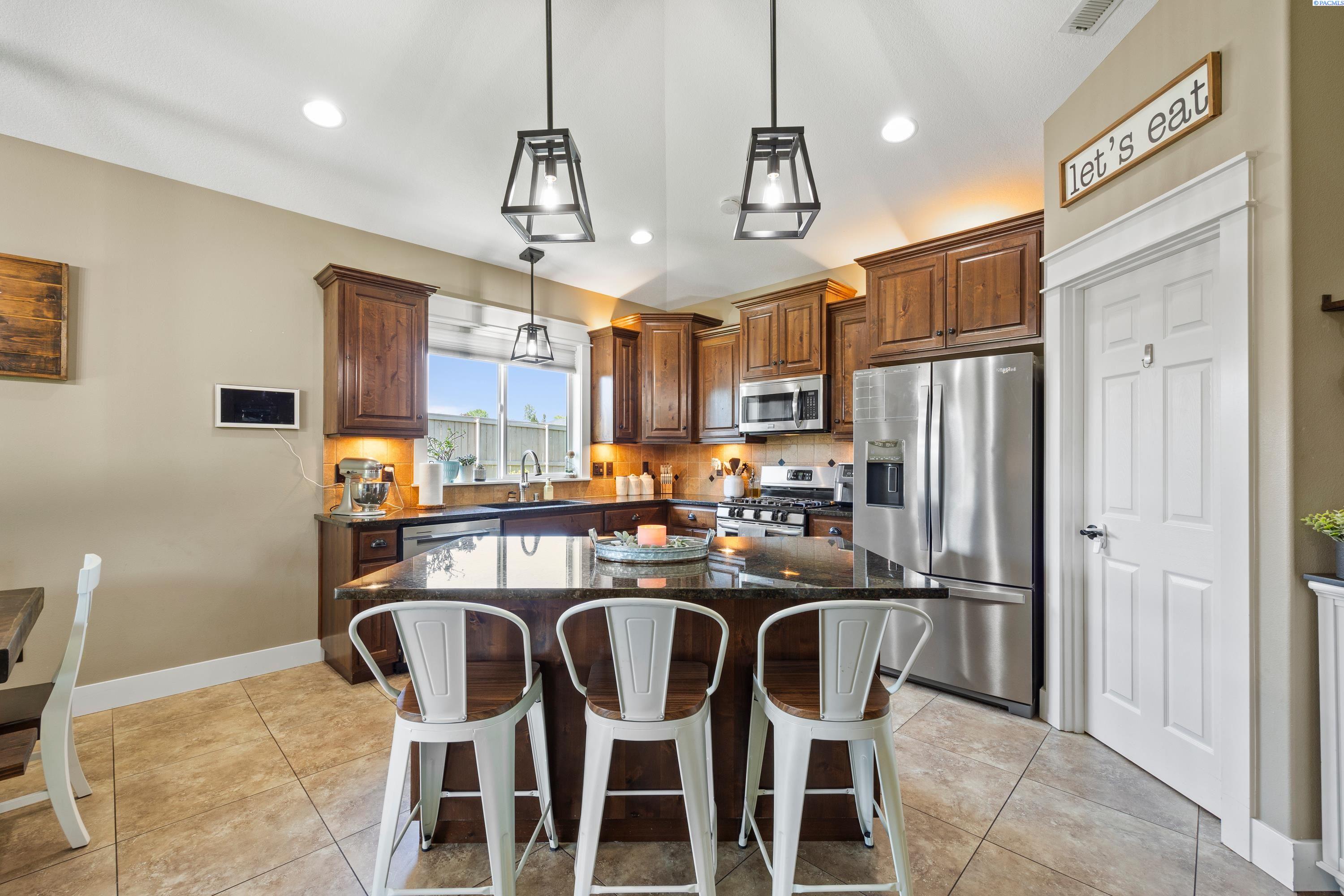 Photo 2 of Single family home for sale at 4612 Meadow View Dr, Pasco, WA 99301 | MLS# PAC293257 | Listing updated on 2026-10-08
