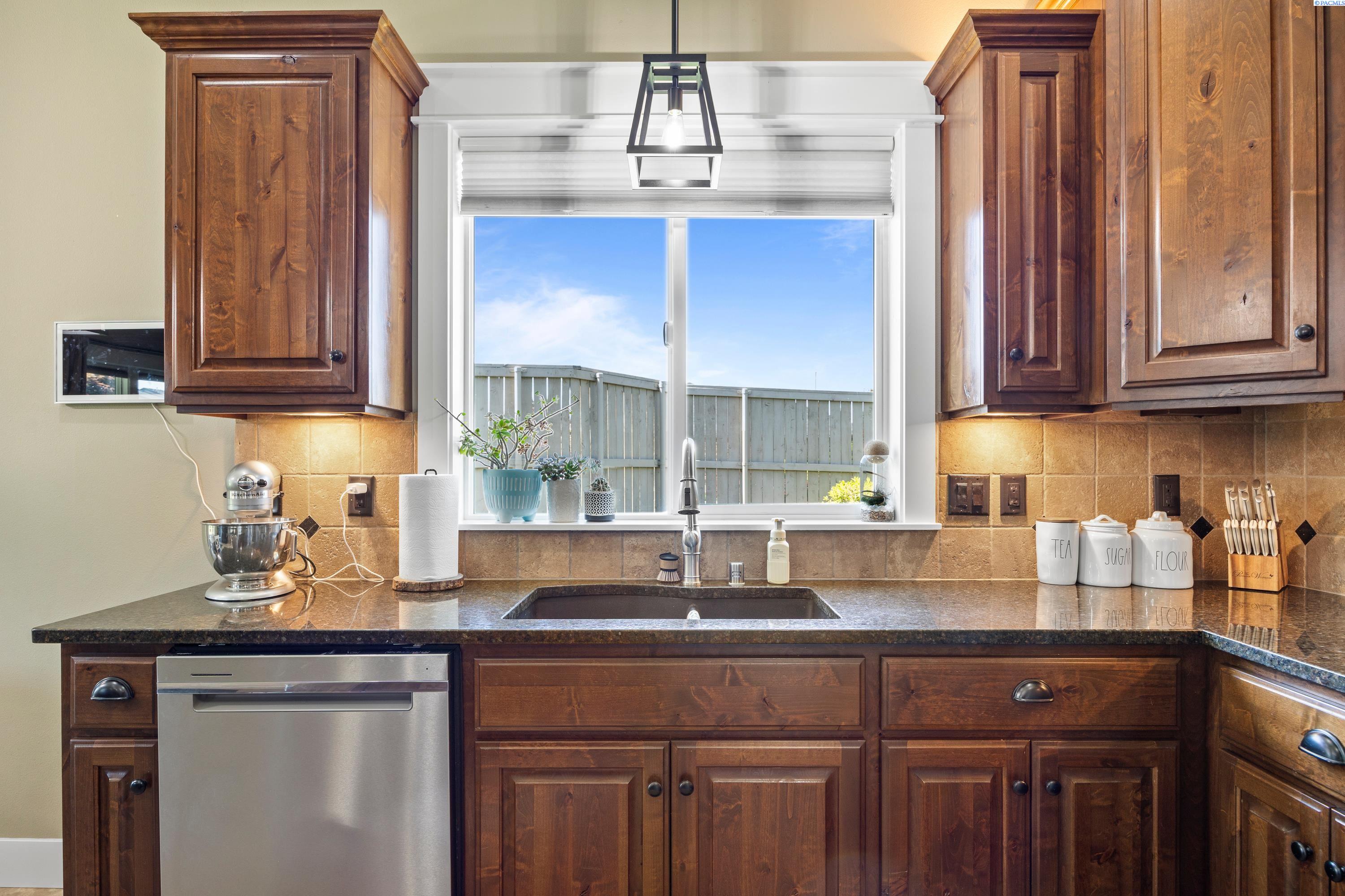 Photo 3 of Single family home for sale at 4612 Meadow View Dr, Pasco, WA 99301 | MLS# PAC293257 | Listing updated on 2026-10-08