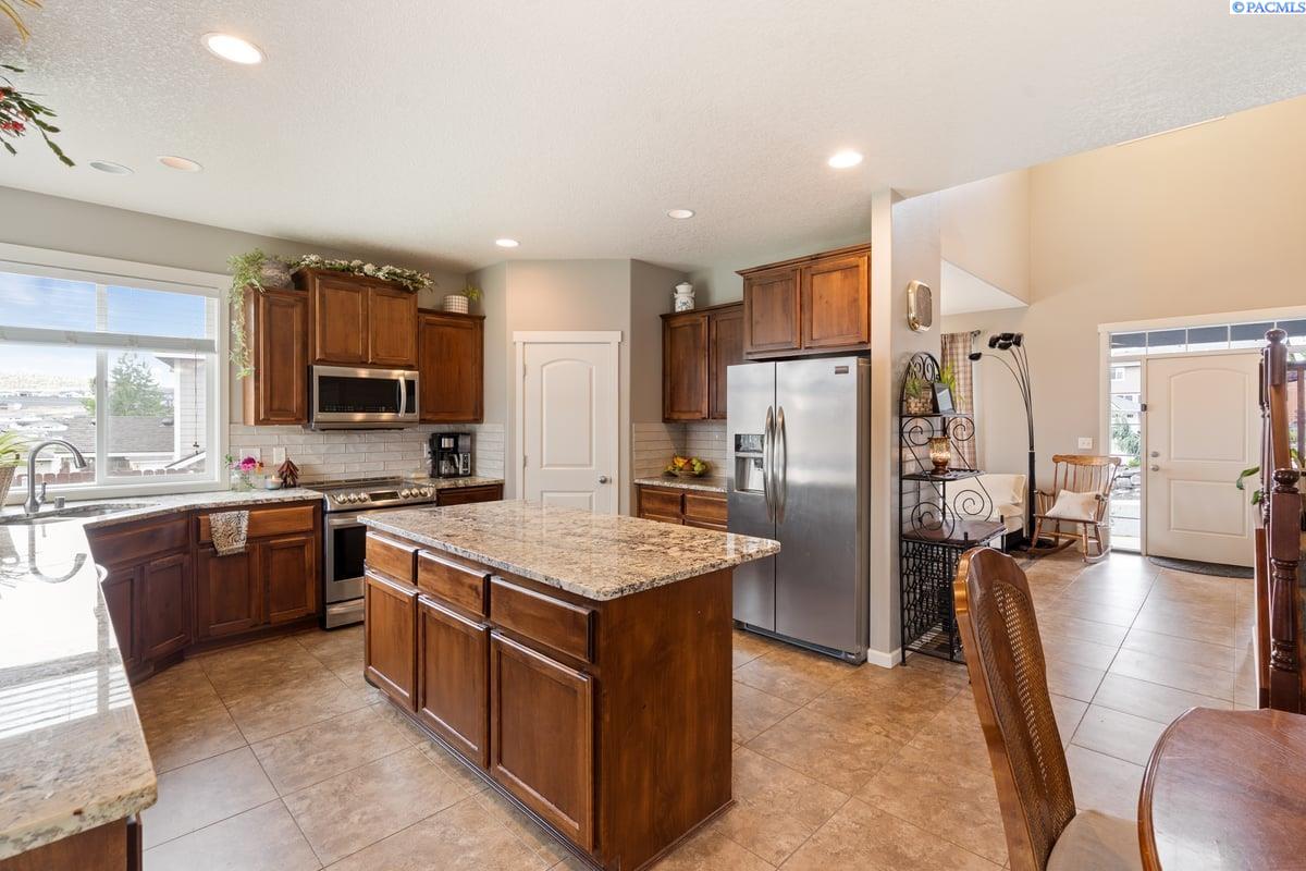 Photo 3 of Single family home for sale at 3728 S Lincoln St, Kennewick, WA 99338 | MLS# PAC293298 | Listing updated on 2026-10-08