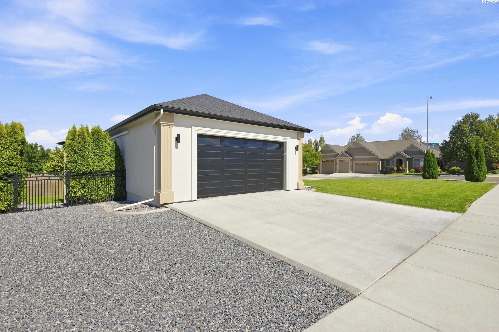 Photo 3 of Single family home for sale at 662 S Hawaii Pl, Kennewick, WA 99336 | MLS# PAC293371 | Listing updated on 2026-10-09