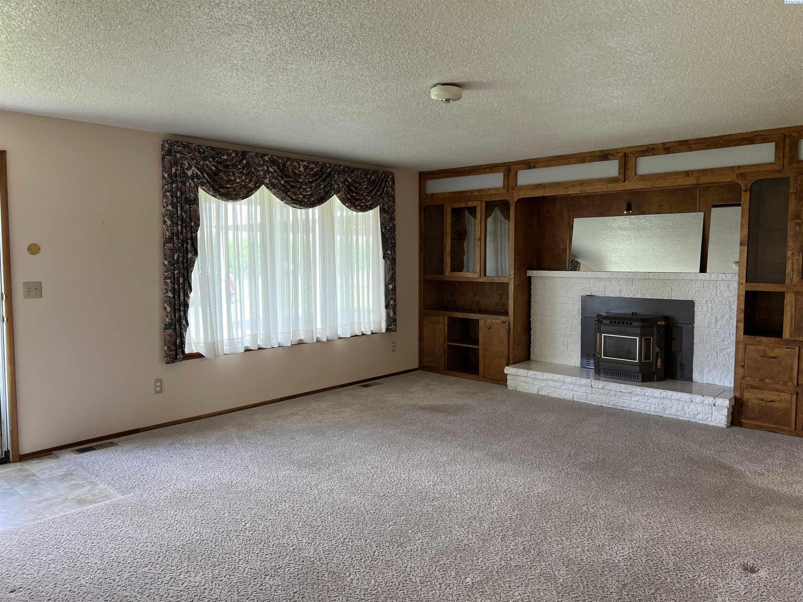Photo 3 of Single family home for sale at 2091 Ashue Rd, Wapato, WA 98951 | MLS# PAC293421 | Listing updated on 2026-09-30