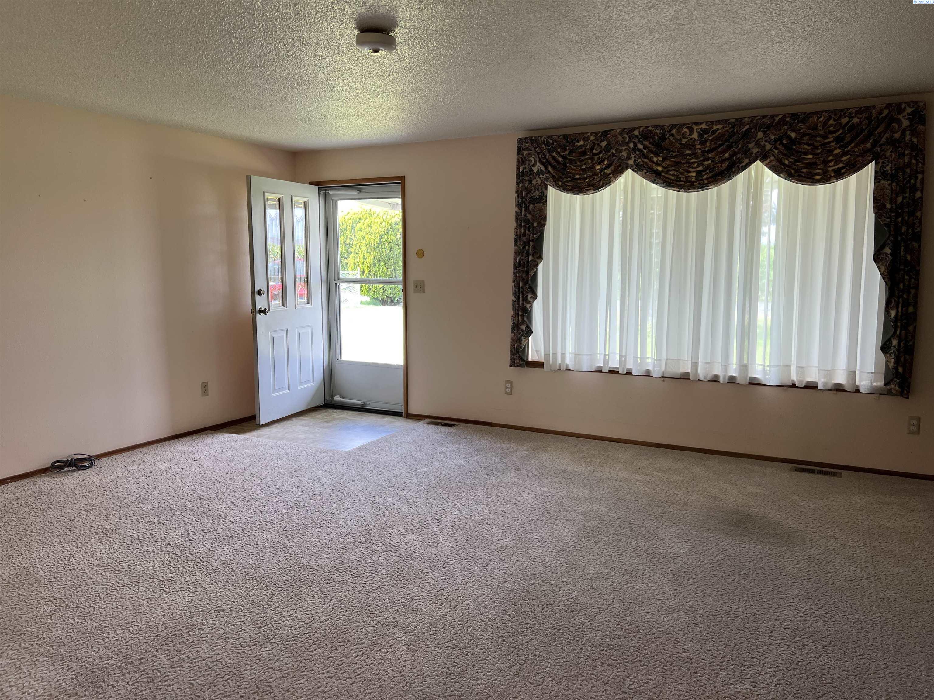 Photo 2 of Single family home for sale at 2091 Ashue Rd, Wapato, WA 98951 | MLS# PAC293421 | Listing updated on 2026-09-30