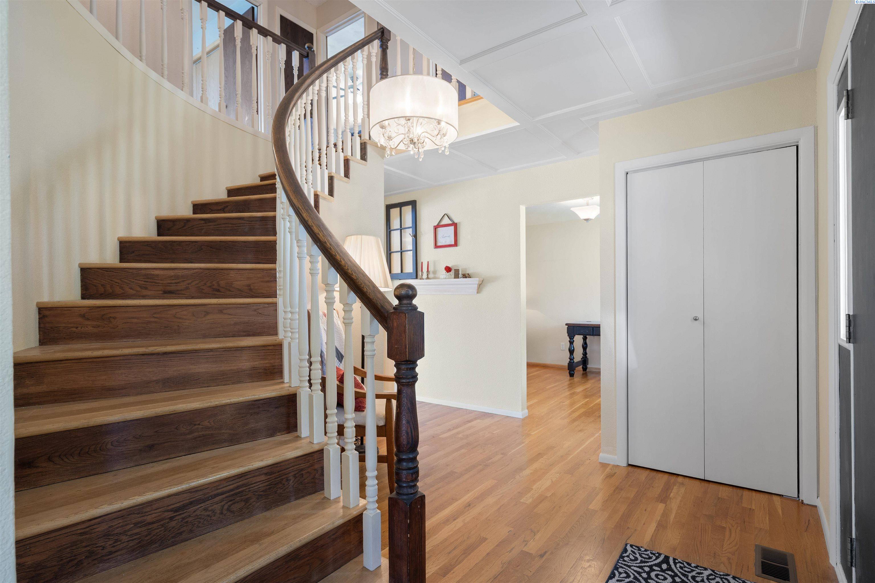 Photo 3 of Single family home for sale at 1110 Se Sunnymead Way, Pullman, WA 99163 | MLS# PAC293494 | Listing updated on 2026-10-06