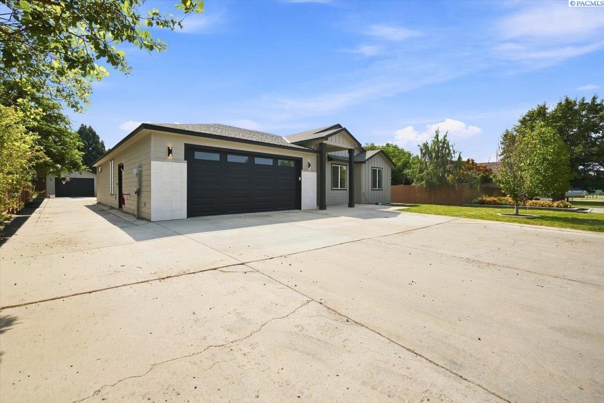 Photo 3 of Single family home for sale at 7119 W 6th Avenue, Kennewick, WA 99336 | MLS# PAC293500 | Listing updated on 2026-09-23