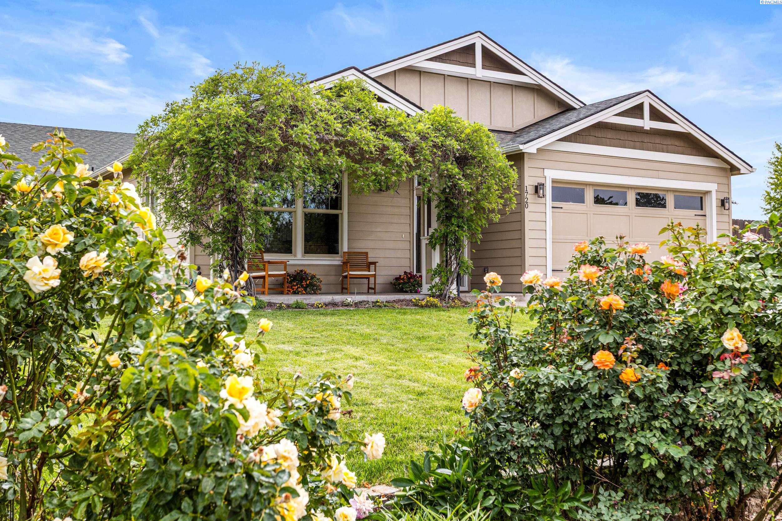 Photo 2 of Single family home for sale at 1720 W King St, Grandview, WA 98930 | MLS# PAC293525 | Listing updated on 2026-06-04
