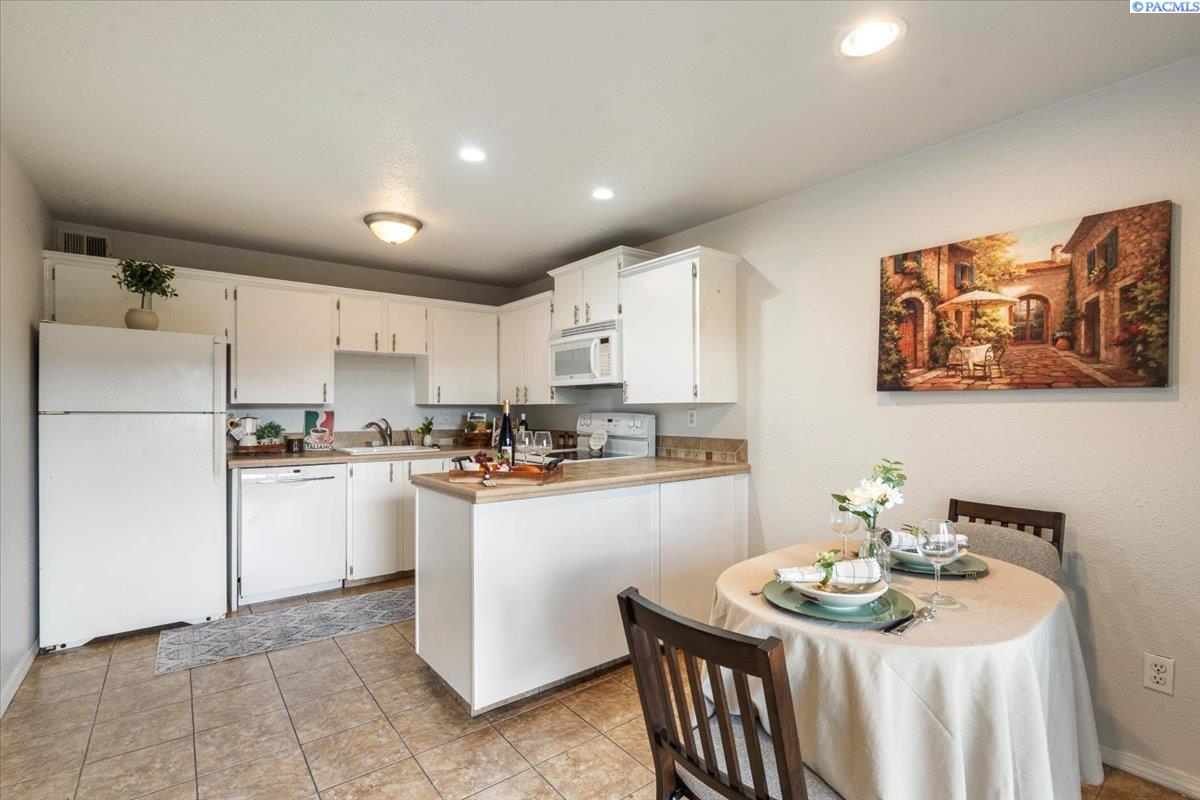 Photo 3 of Condo for sale at 303 Gage Blvd, Richland, WA 99352 | MLS# PAC293568 | Listing updated on 2026-09-10