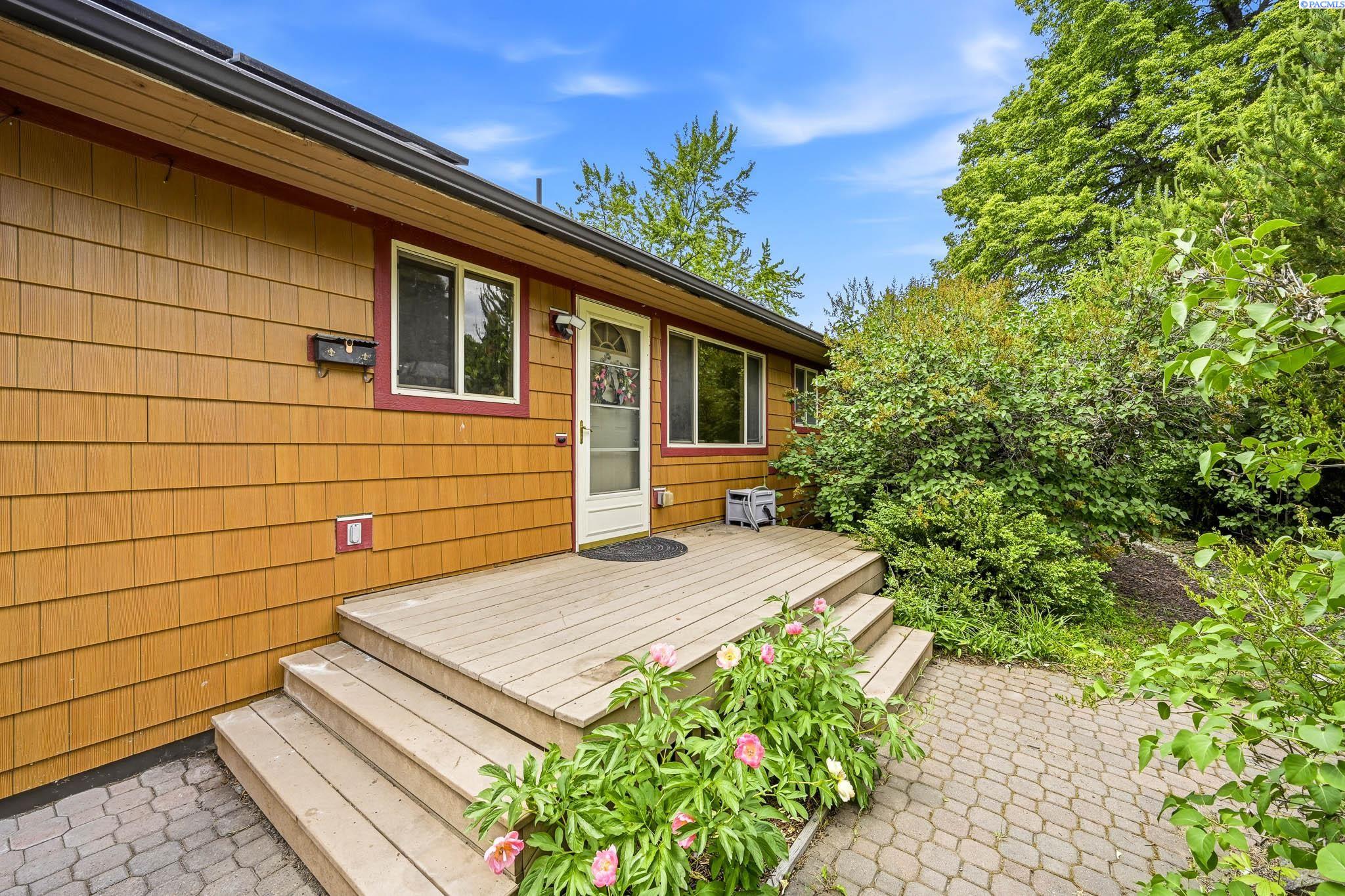 Photo 3 of Single family home for sale at 1315 Douglas Dr, Pullman, WA 99163 | MLS# PAC293606 | Listing updated on 2026-09-12